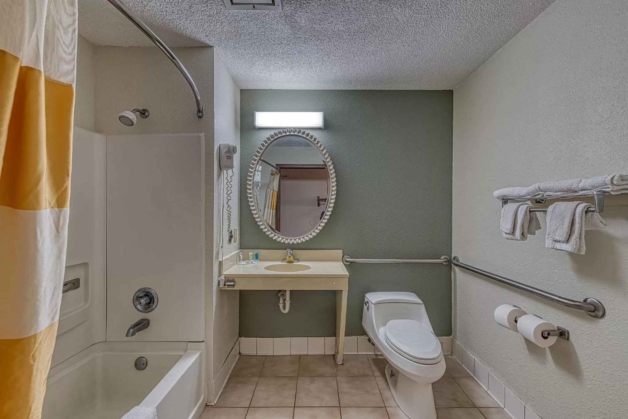 Facility for disabled guests in American Inn & suites