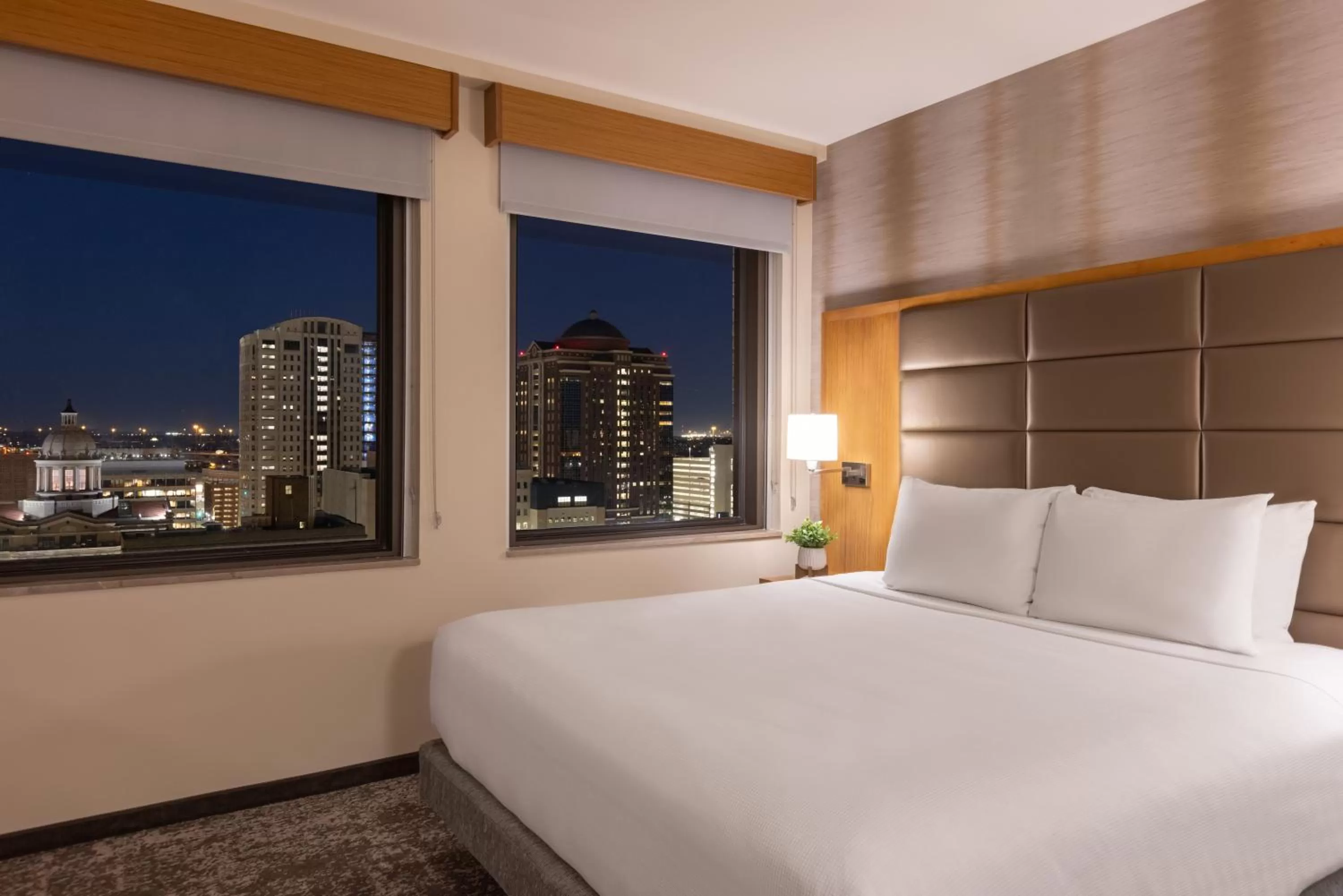 Bed in Hyatt Place Houston Downtown