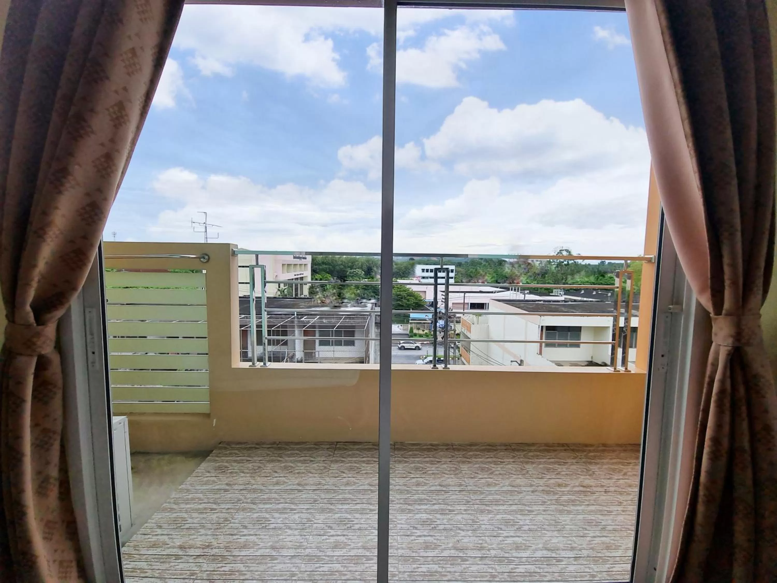 Balcony/Terrace in Jaroonsak Grand