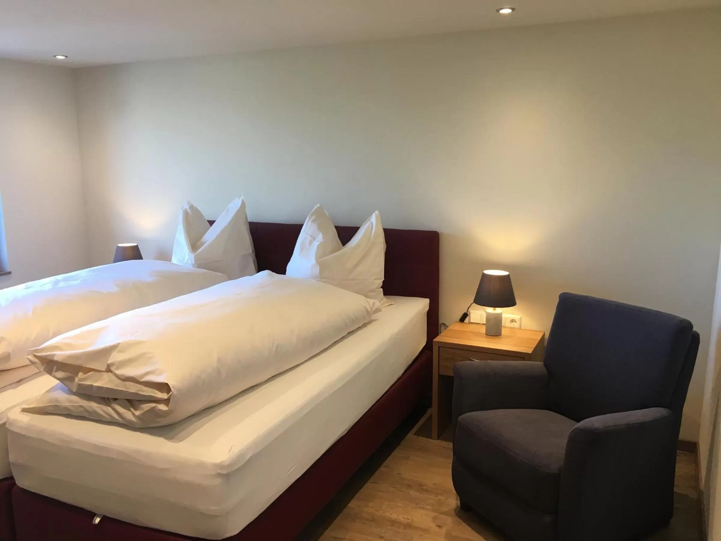 Bedroom, Bed in Gasthof zum Ochsen