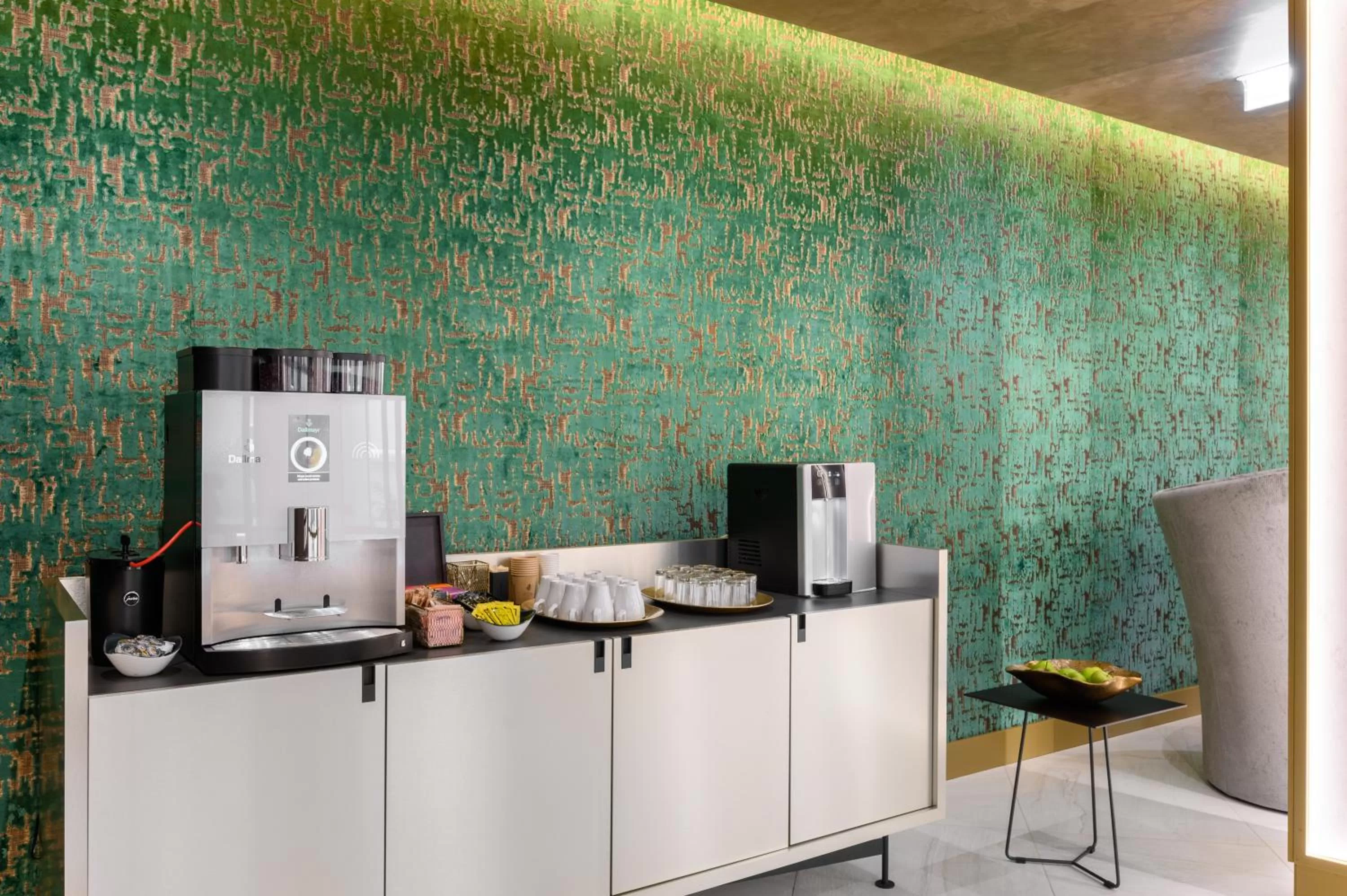 Coffee/tea facilities in Emerald Hotel by Continental Group