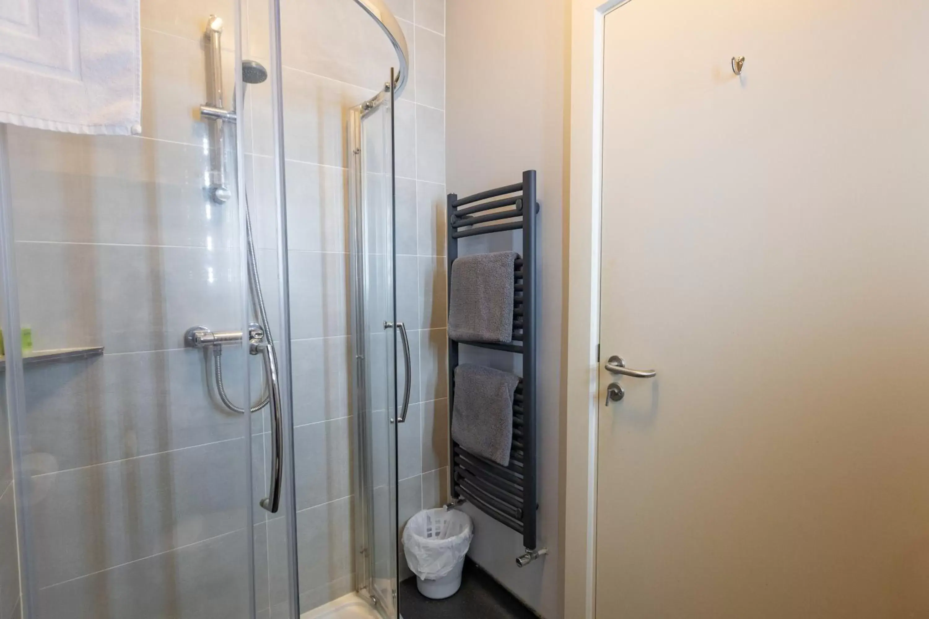 Deluxe Double or Twin Room in Behan's Horseshoe Bar & Restaurant Deluxe Double or Twin Room in Behan's Horseshoe Bar & Restaurant