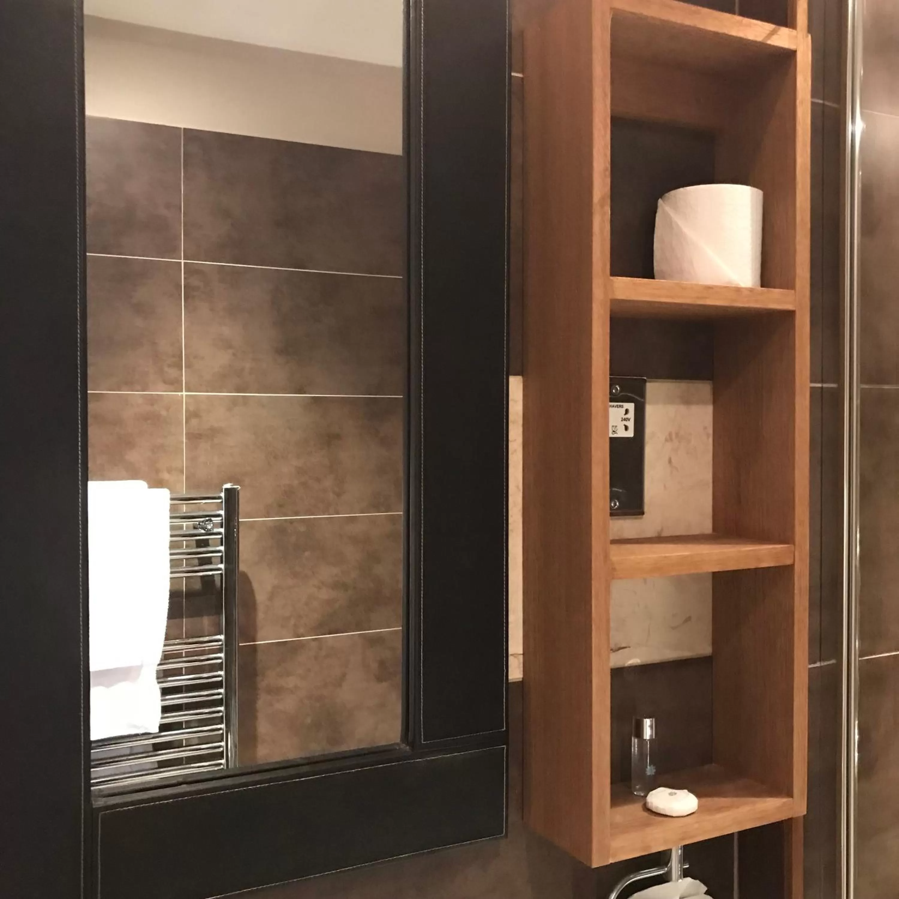 Shower in Ashtree House Hotel, Glasgow Airport & Paisley