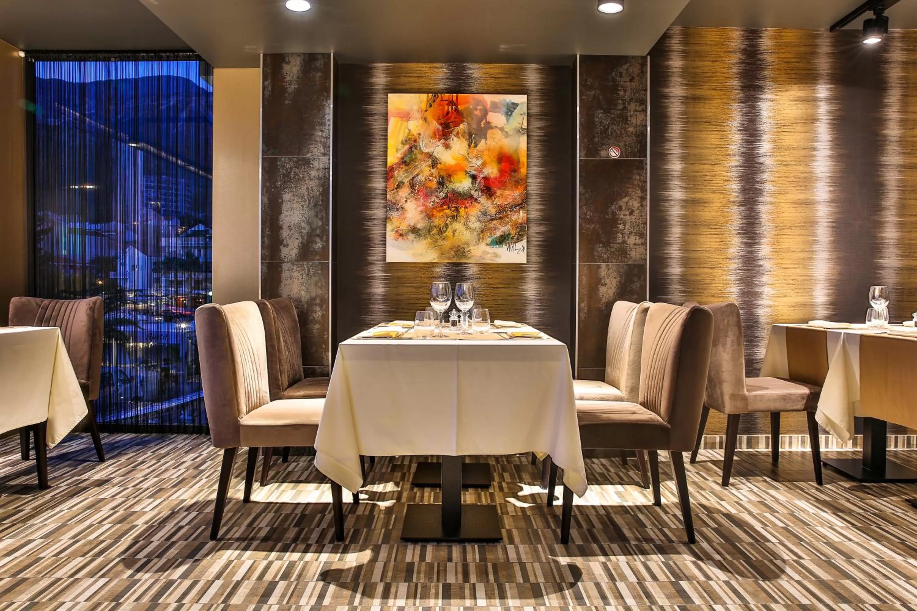 Restaurant/places to eat in Hotel Zeta