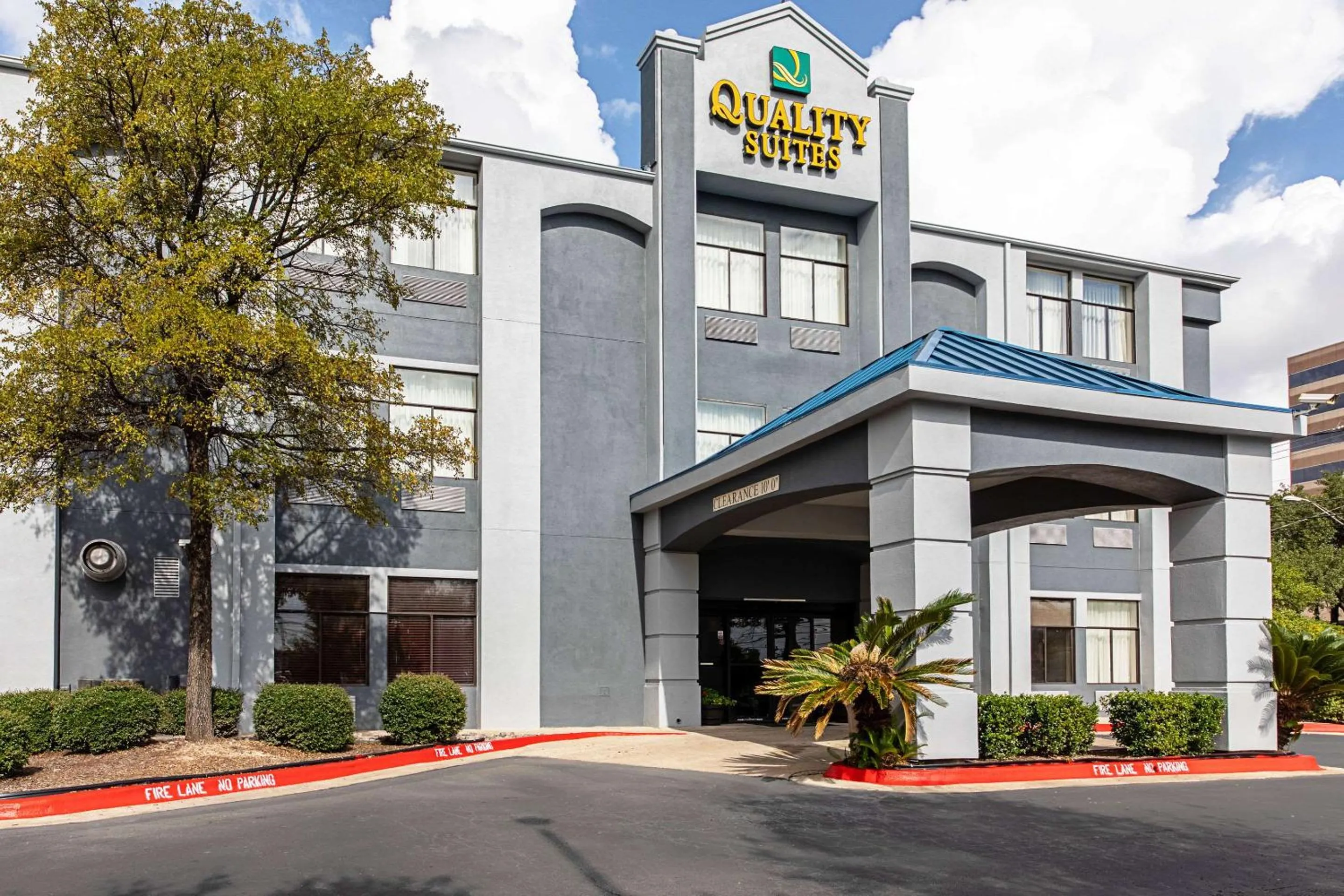 Property building in Quality Suites Austin South Street Elmo District