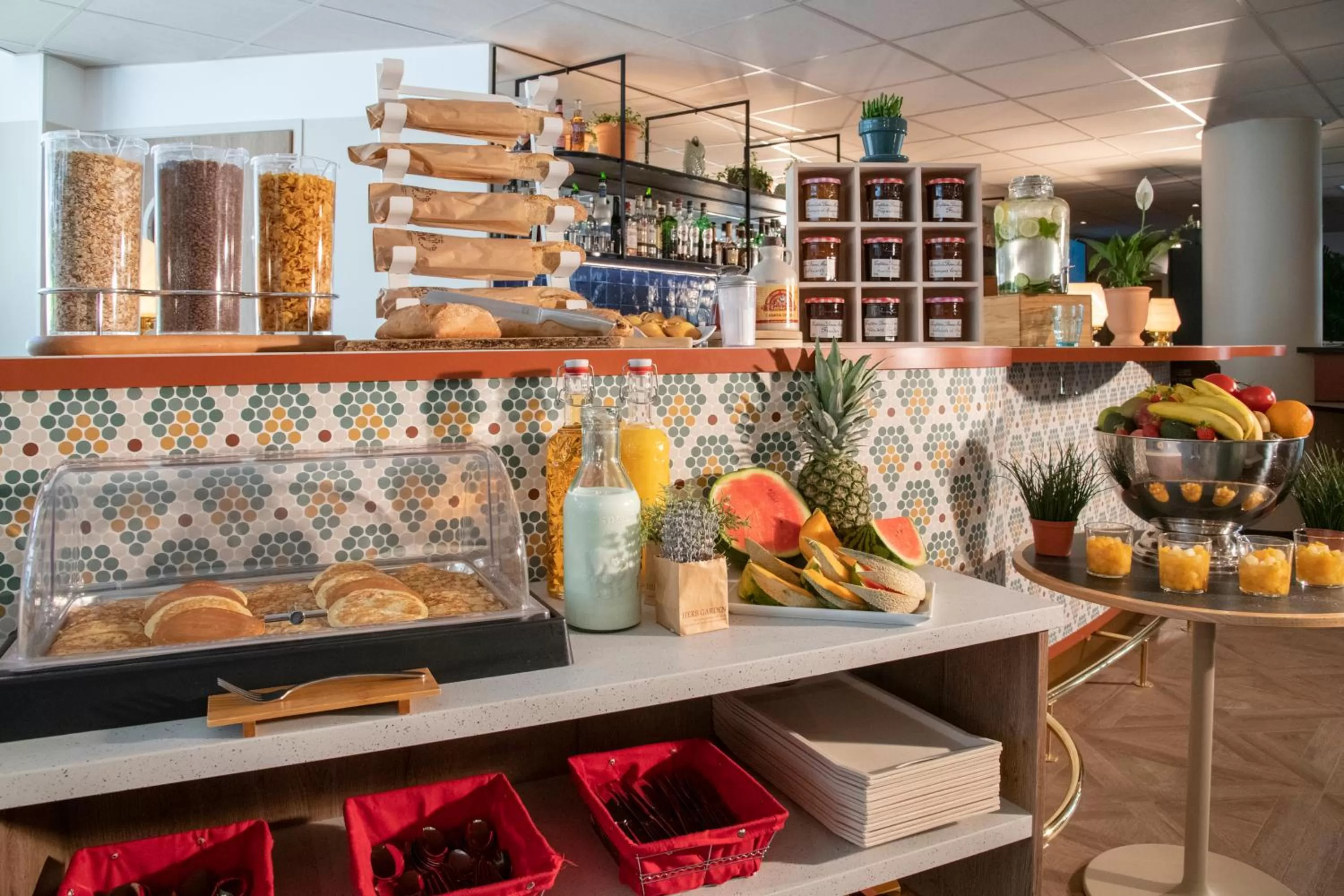 Food and drinks in Novotel Suites Nice Airport