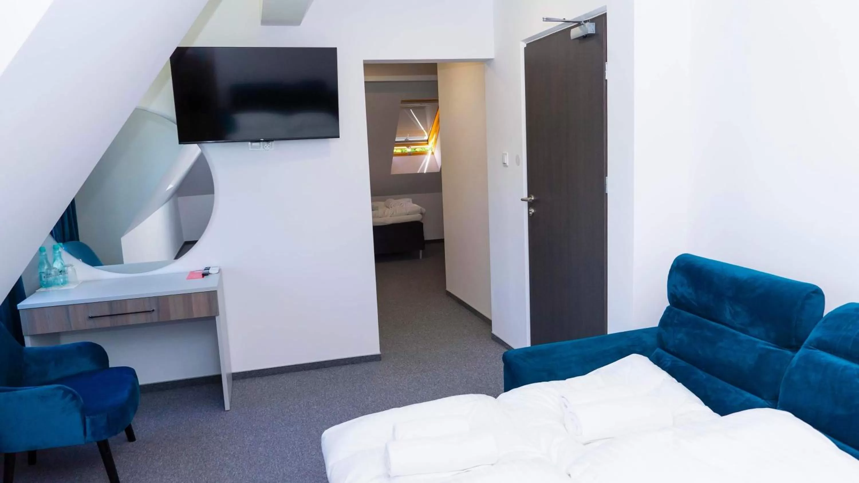 Communal lounge/ TV room, Bed in Bon Żur