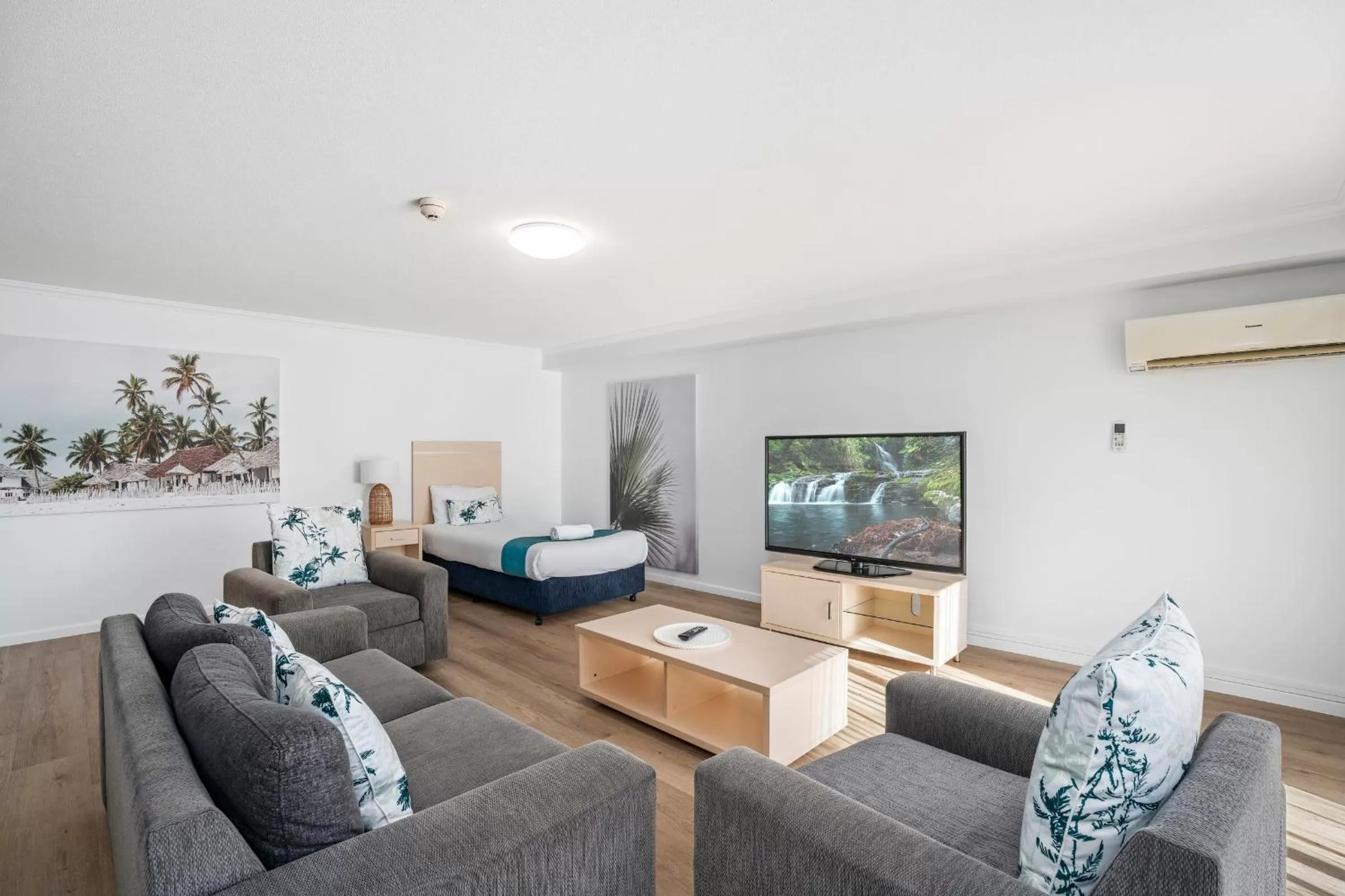 Queen Suite - Disability Access in Sovereign on the Gold Coast