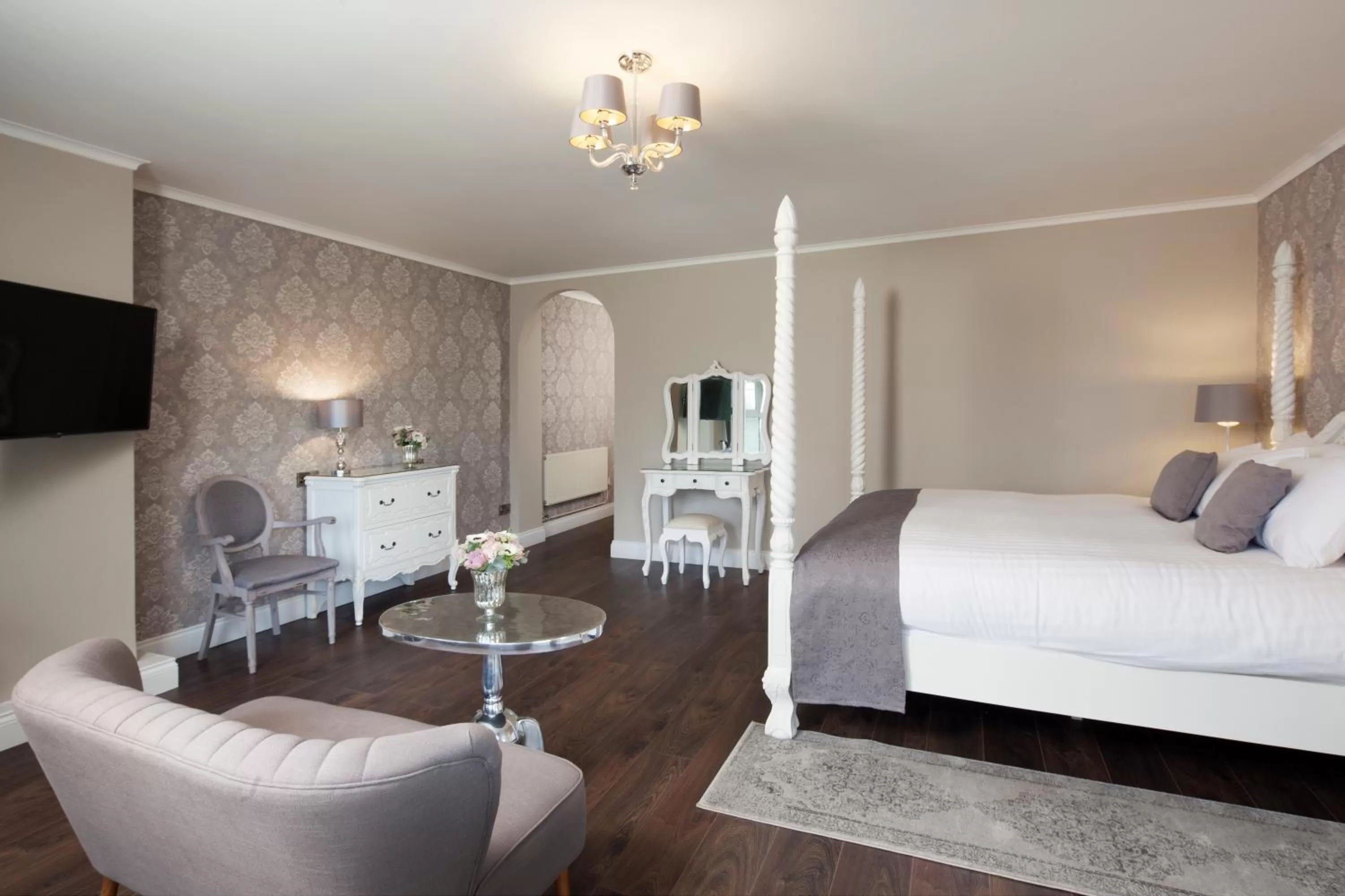 Photo of the whole room, Bed in Elfordleigh Hotel