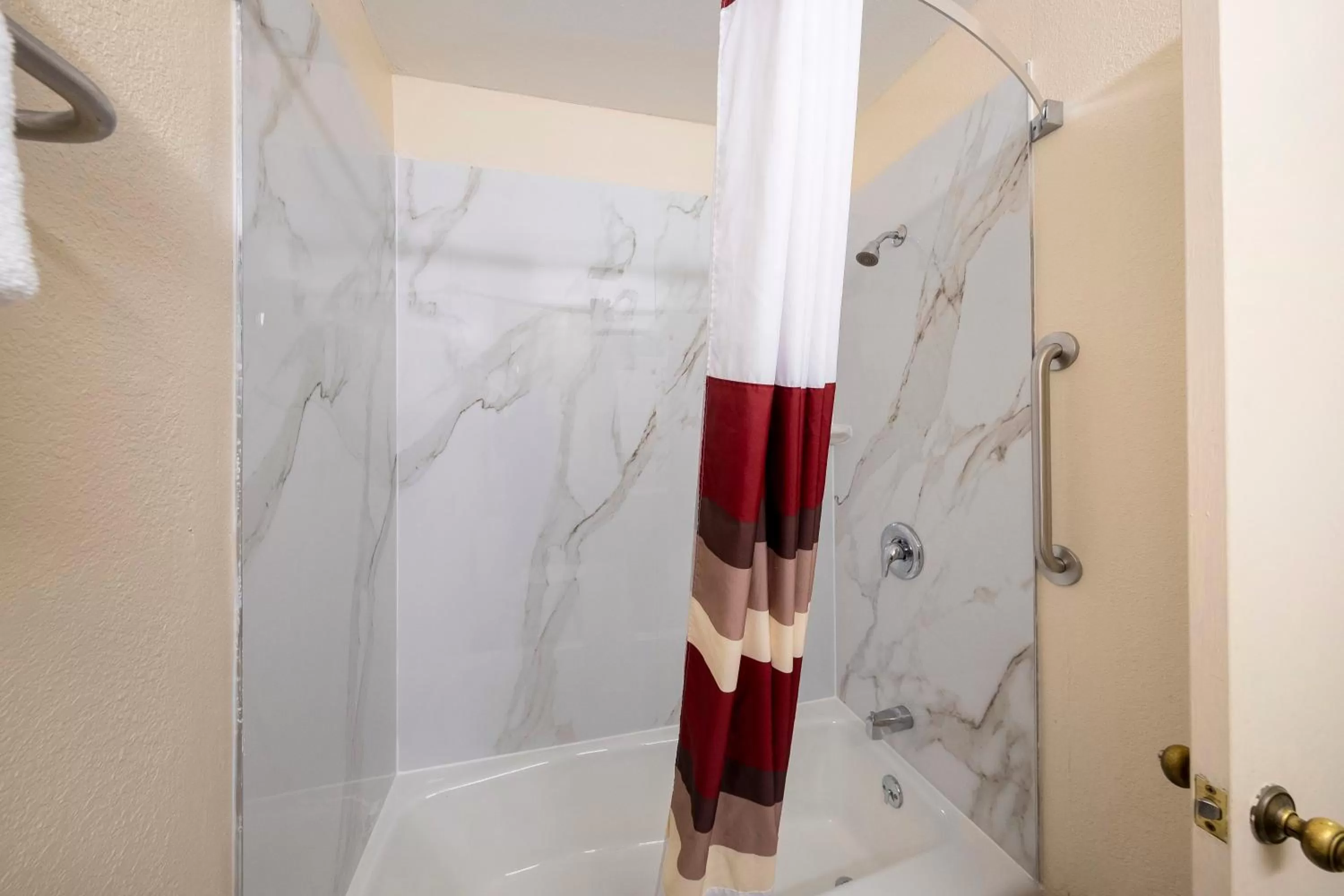 Bathroom in Red Roof Inn Hillsville