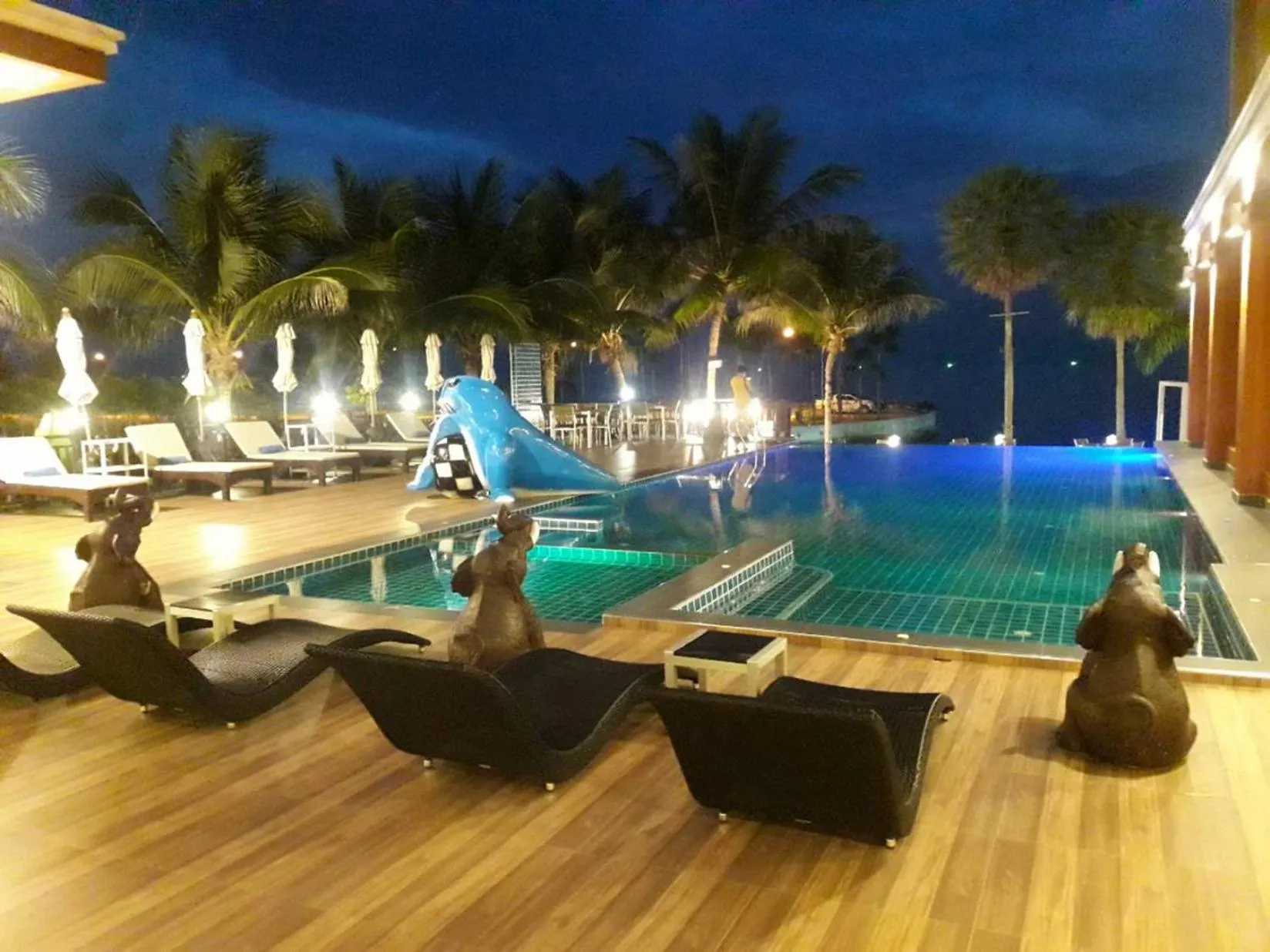 Swimming pool in Saisawan Beach Luxury Hotel