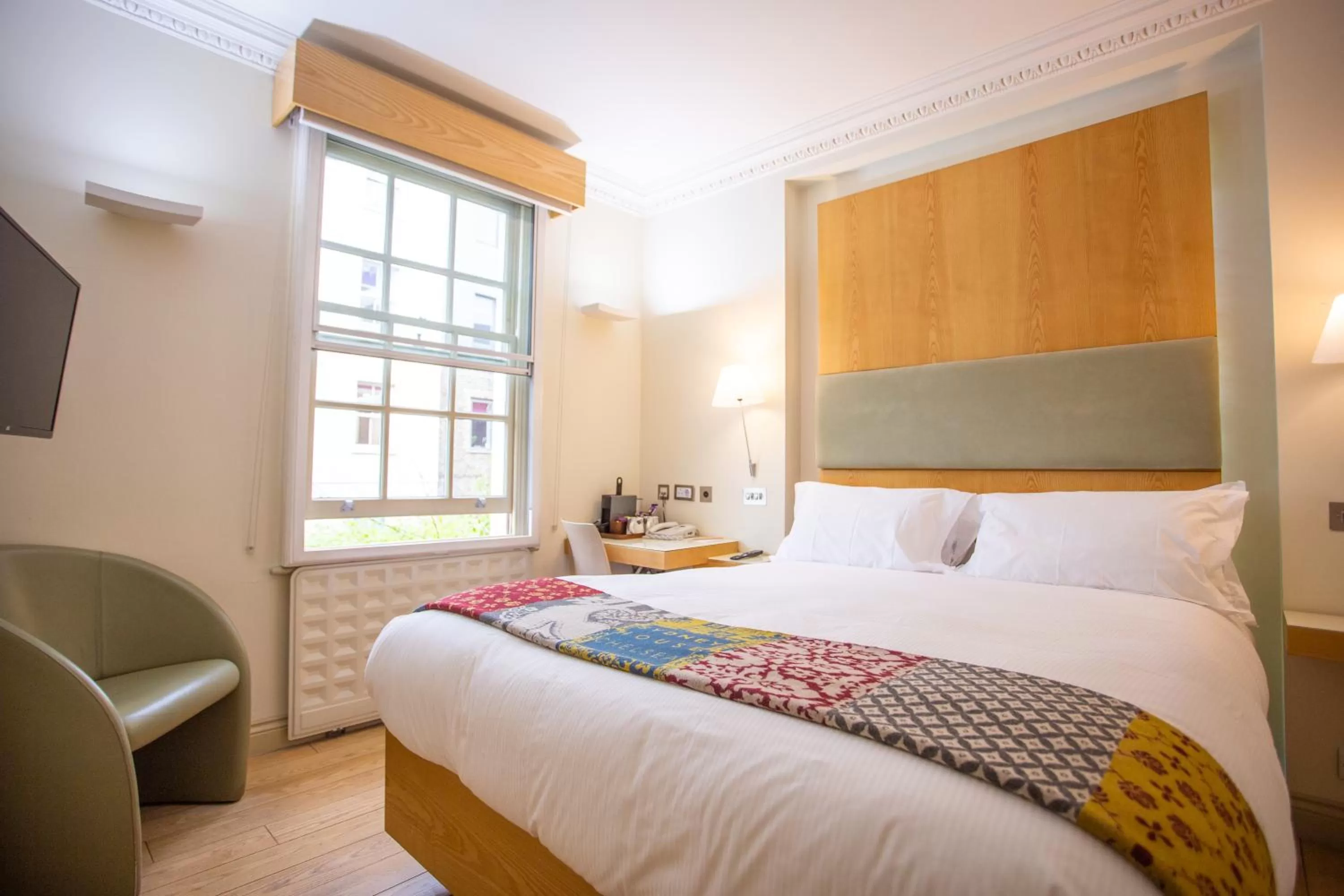 Bedroom, Bed in Sydney House Chelsea