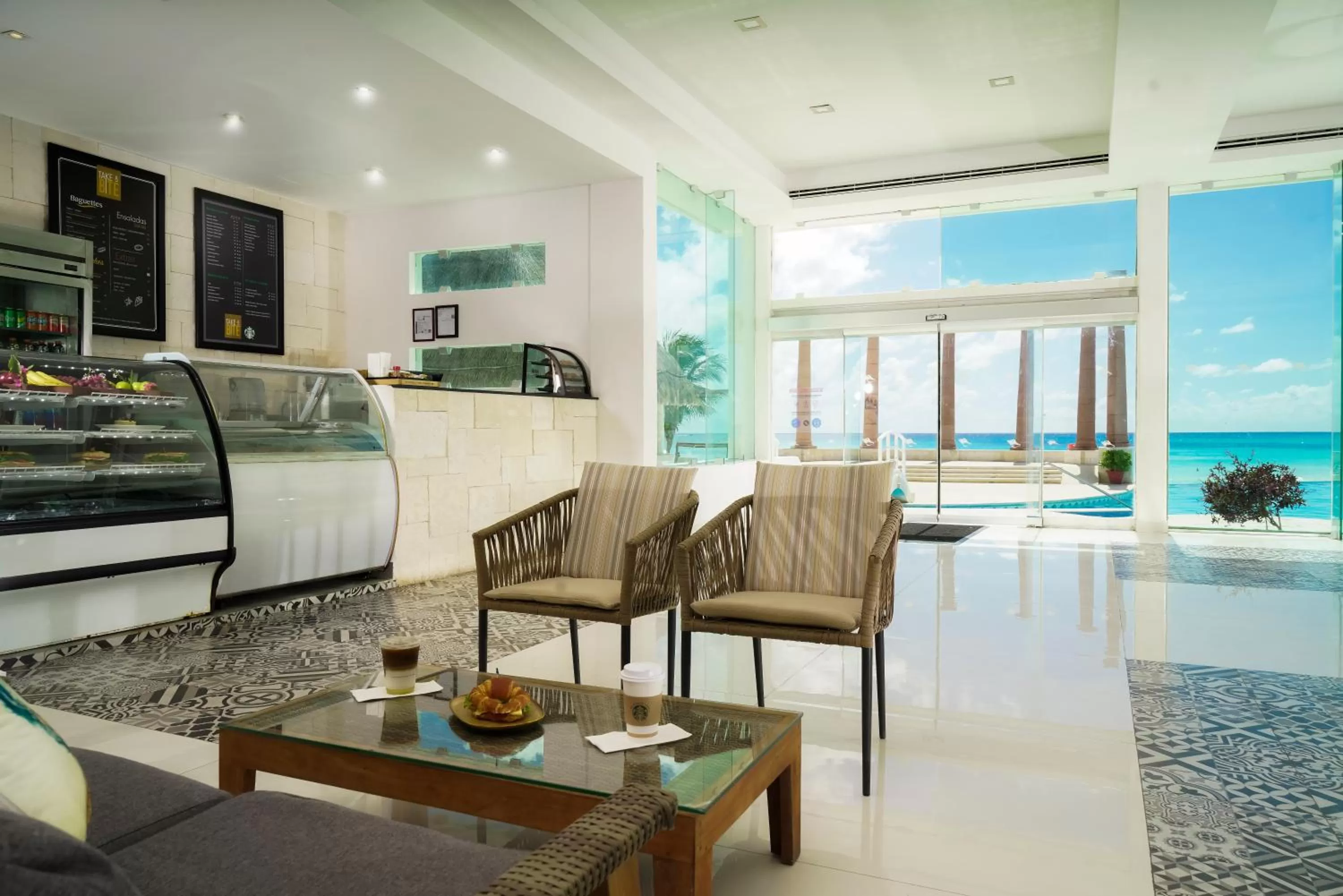 Coffee/tea facilities in Krystal Cancun