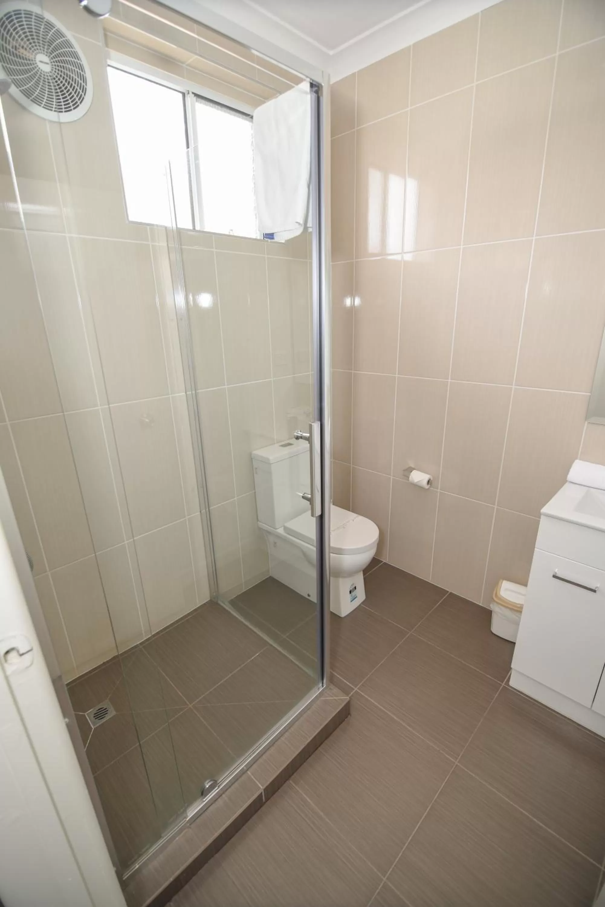 Shower in Dandenong Motel