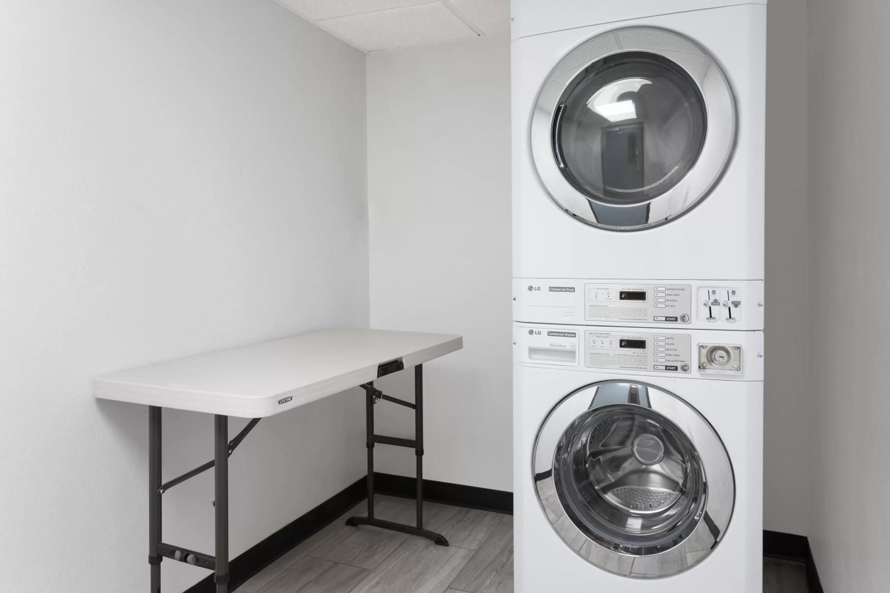 washing machine in Days Inn by Wyndham New Orleans Pontchartrain