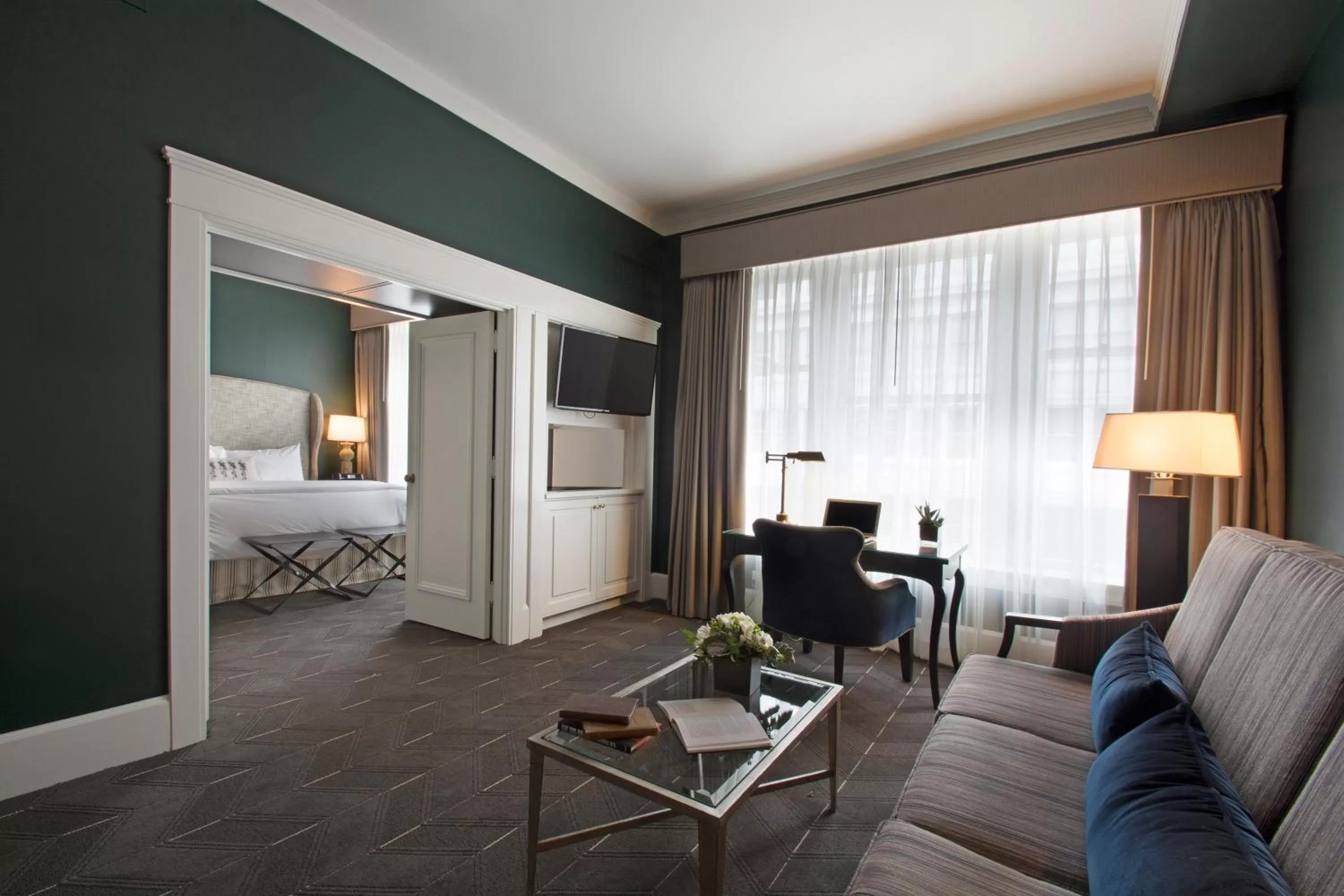 Photo of the whole room, Bed in Sentinel Hotel