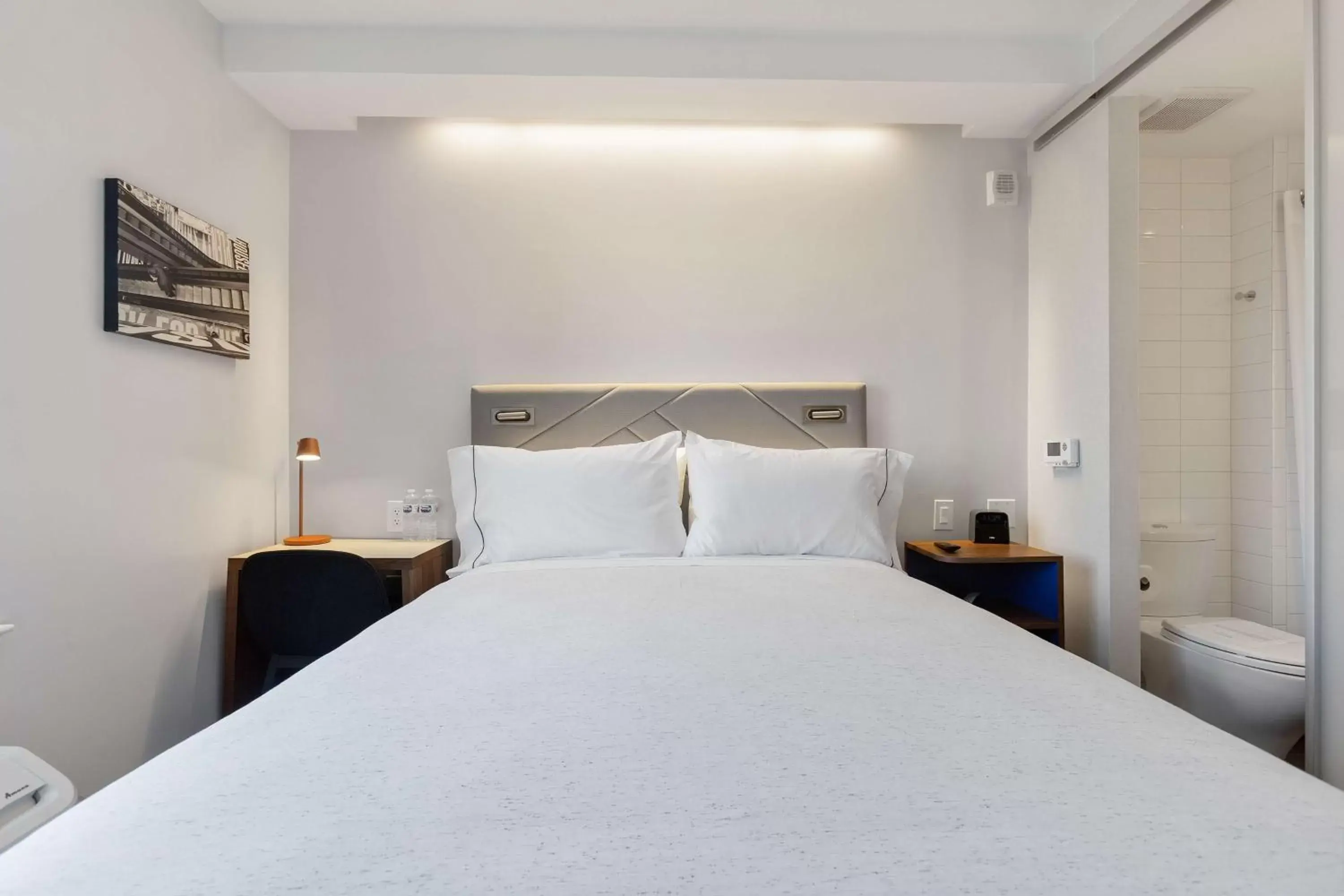 1 Full Bed in Motto by Hilton Washington DC City Center 1 Full Bed in Motto by Hilton Washington DC City Center