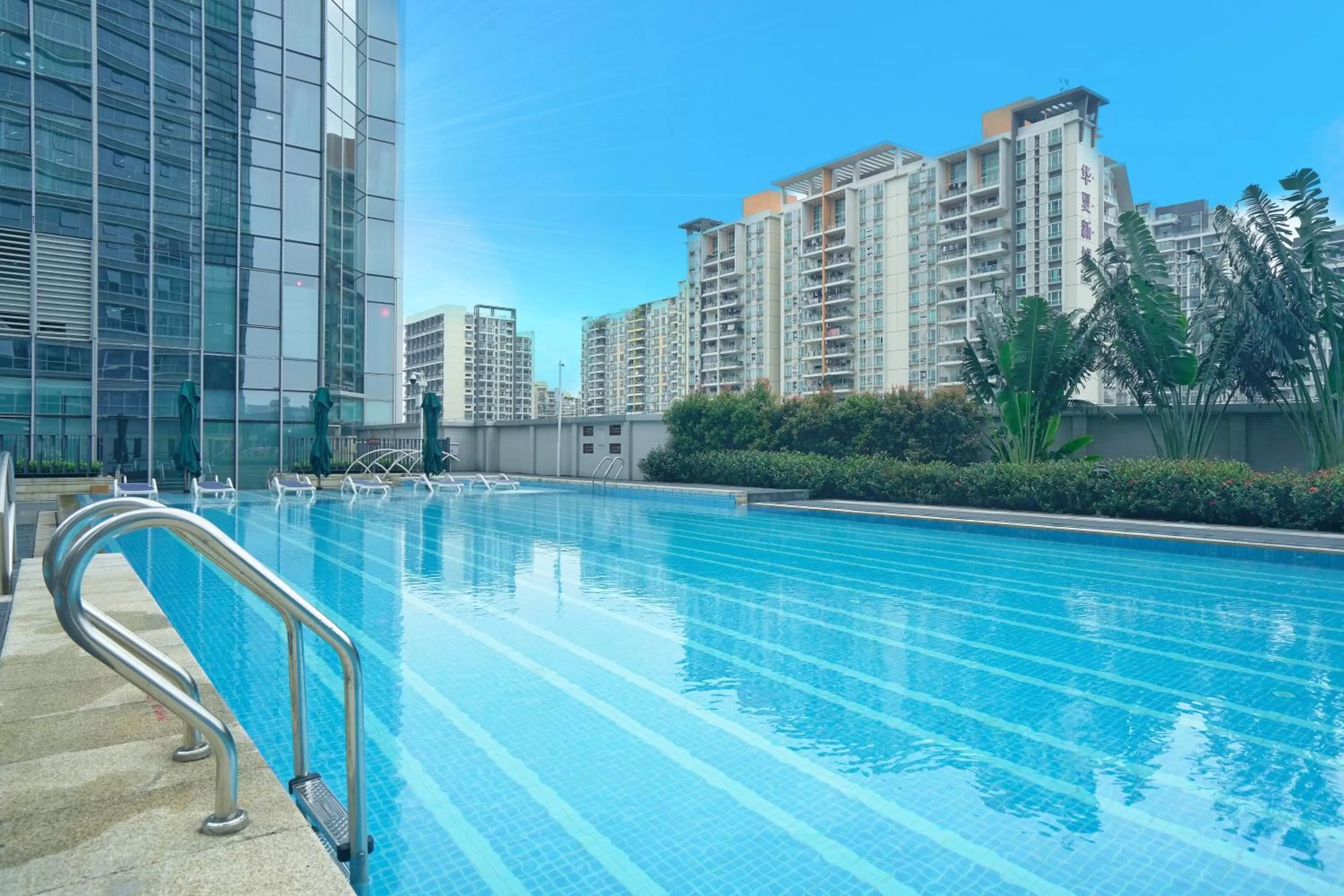 Swimming pool in Hilton Foshan Shunde