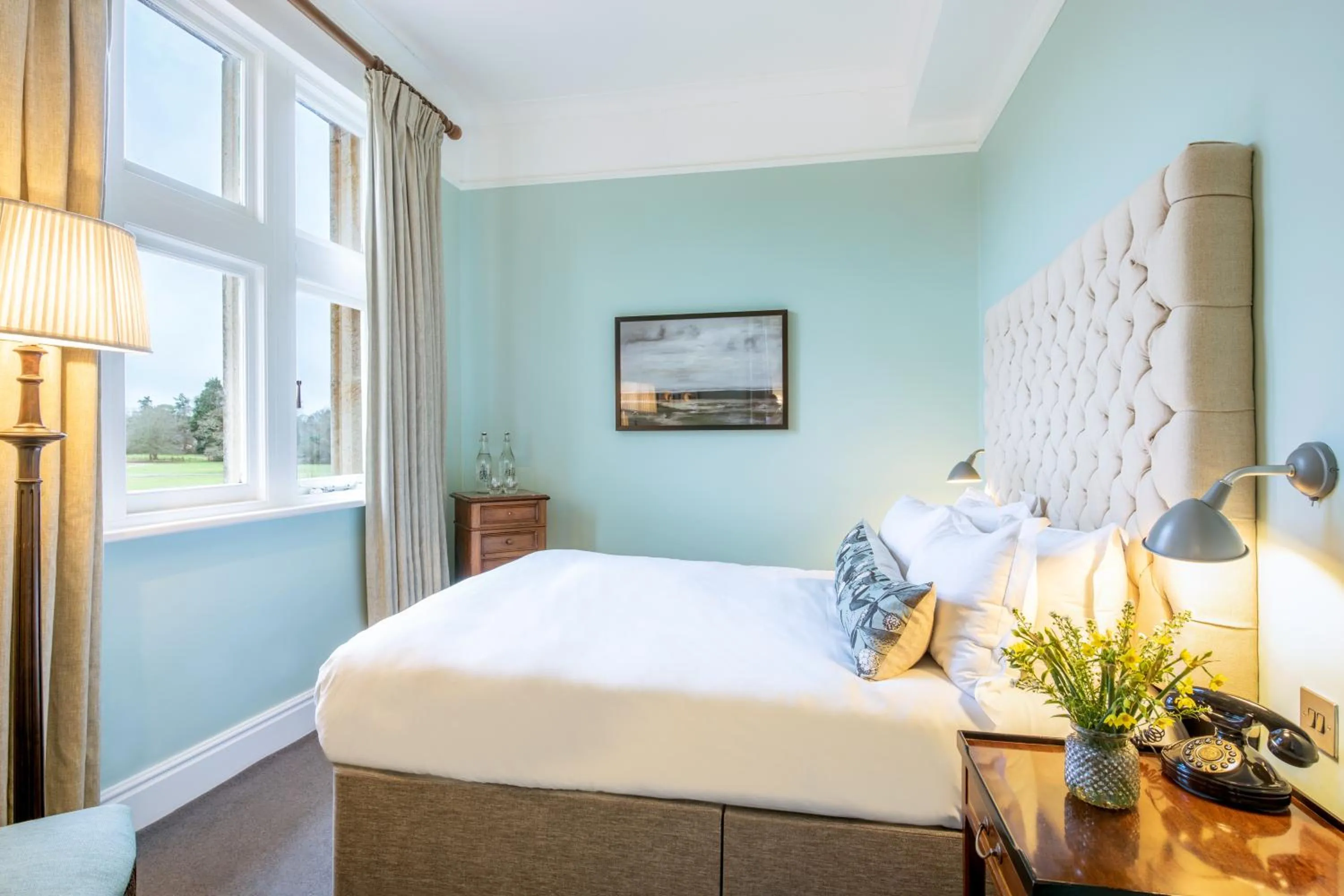 Photo of the whole room, Bed in Burley Manor