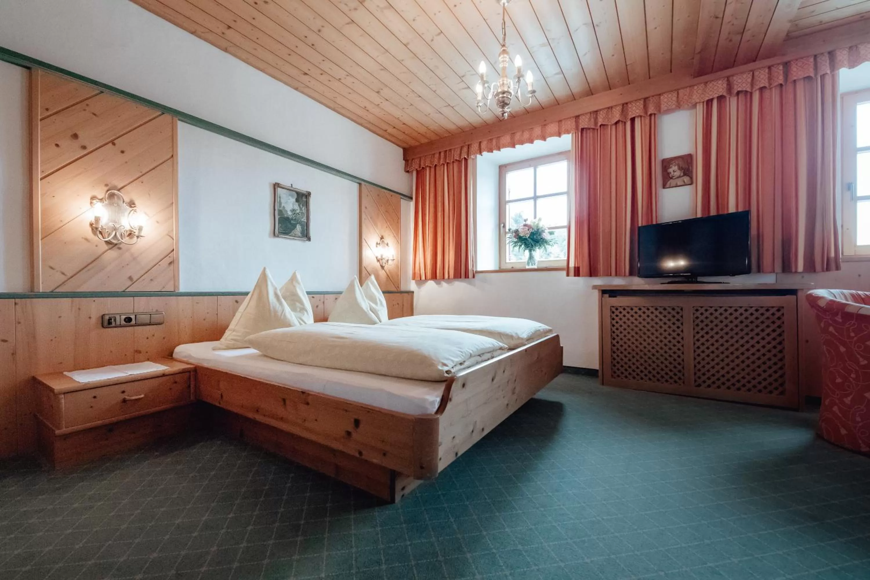Bed in Dandler - Zimmer und Ferienwohnungen