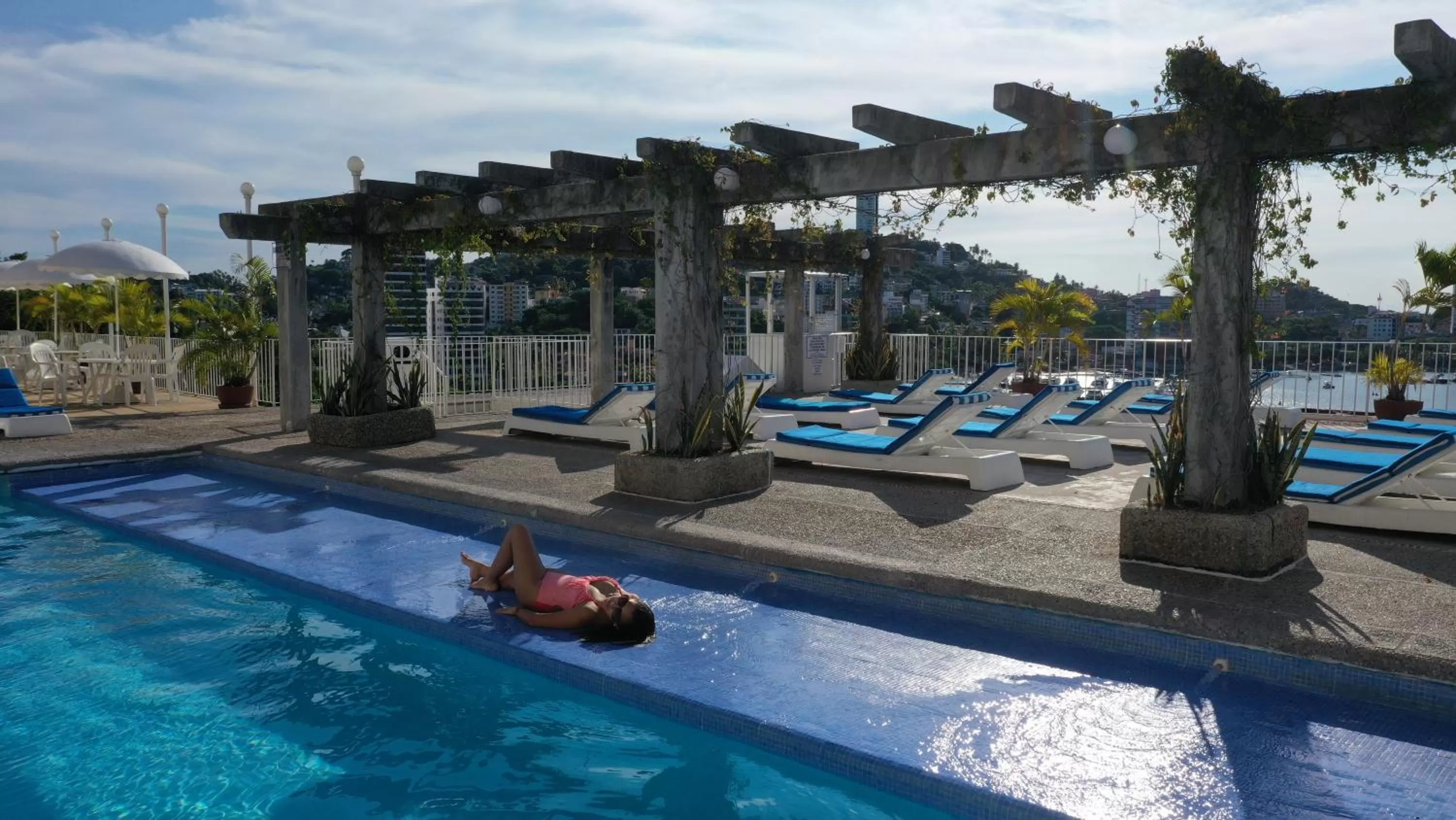 Swimming pool in Alba Suites Acapulco
