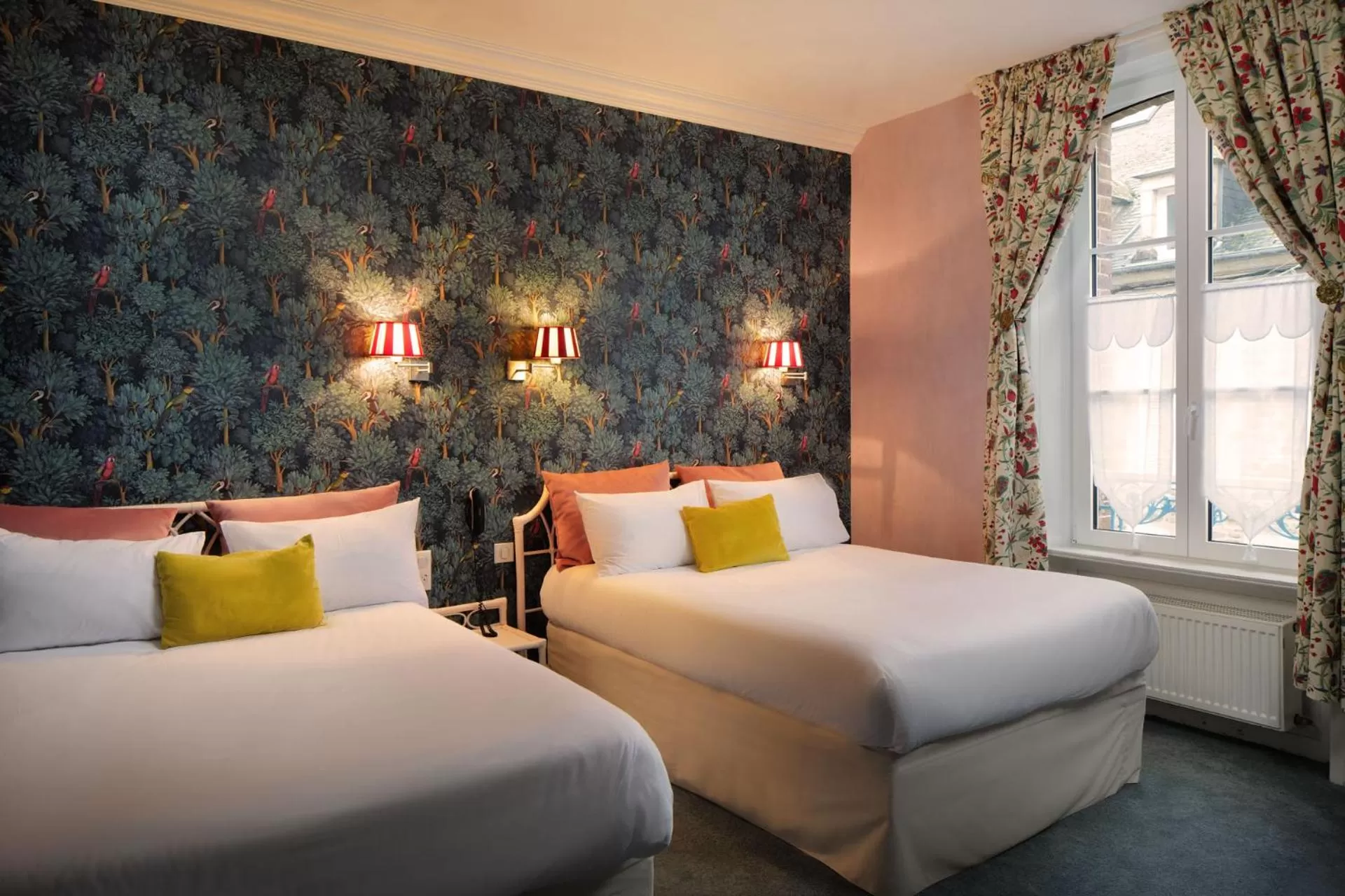 Bed in Hotel de France