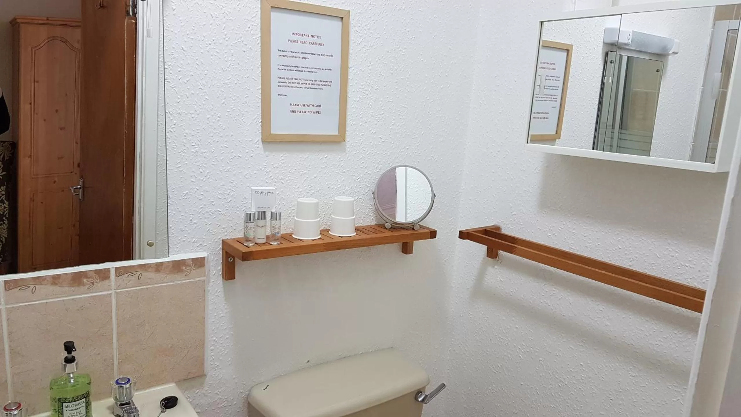 Twin Room with Shower in Agar House