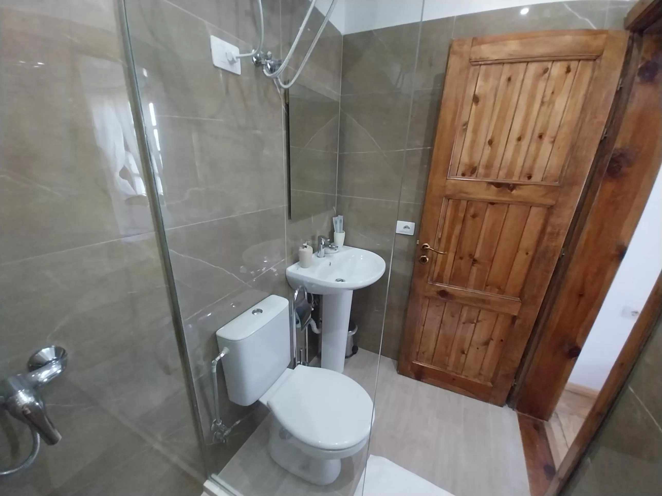 Bathroom in Guest House J.Prifti