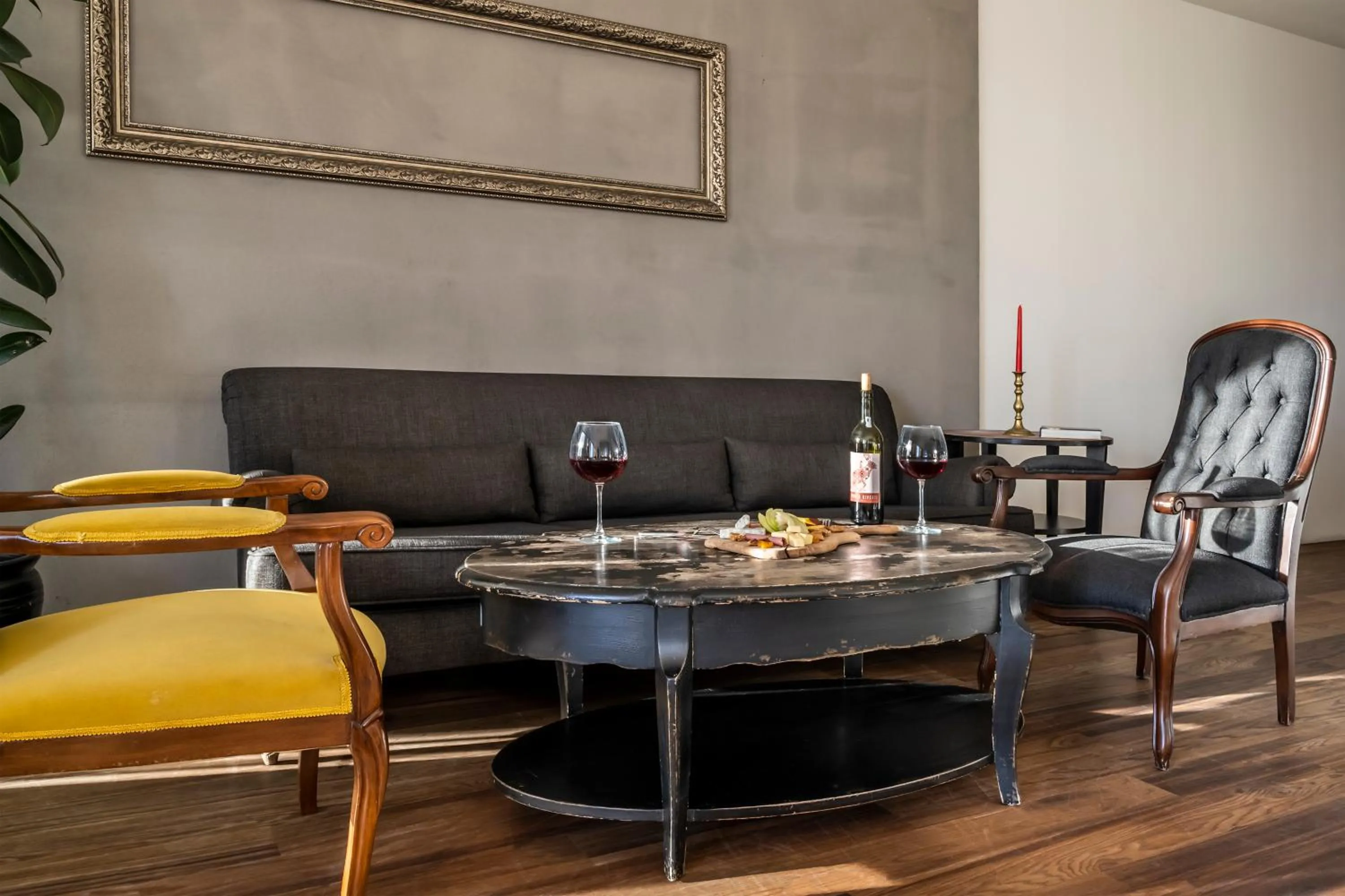 Living room in Ansen Hotel and Suites