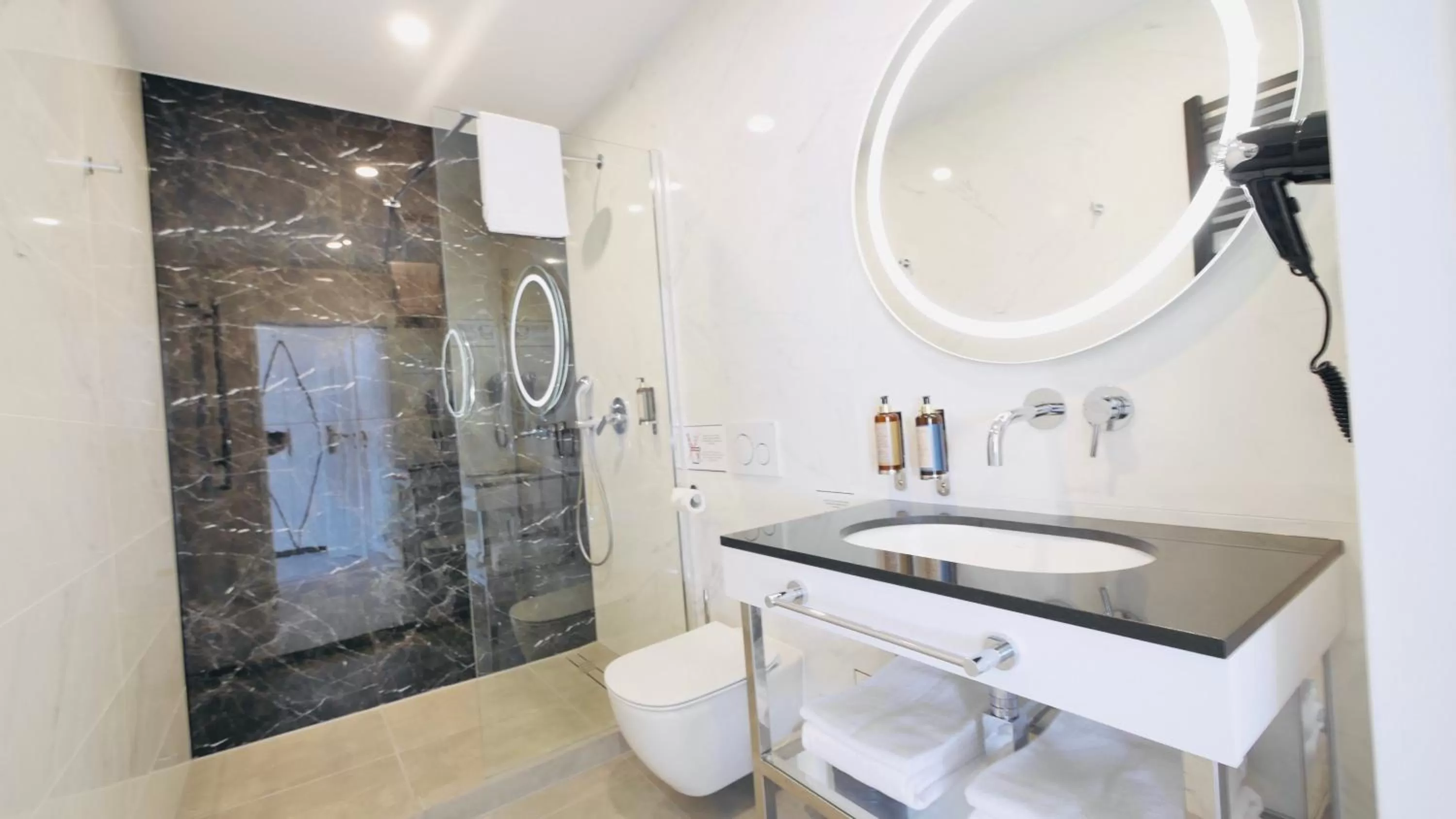 Shower in SZEWSKA 22 BOUTIQUE