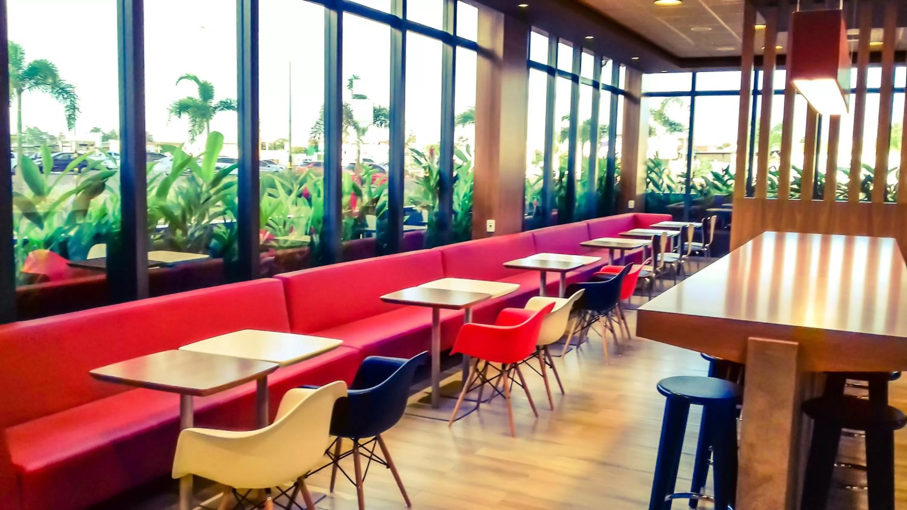 Restaurant/places to eat in ibis Jatai