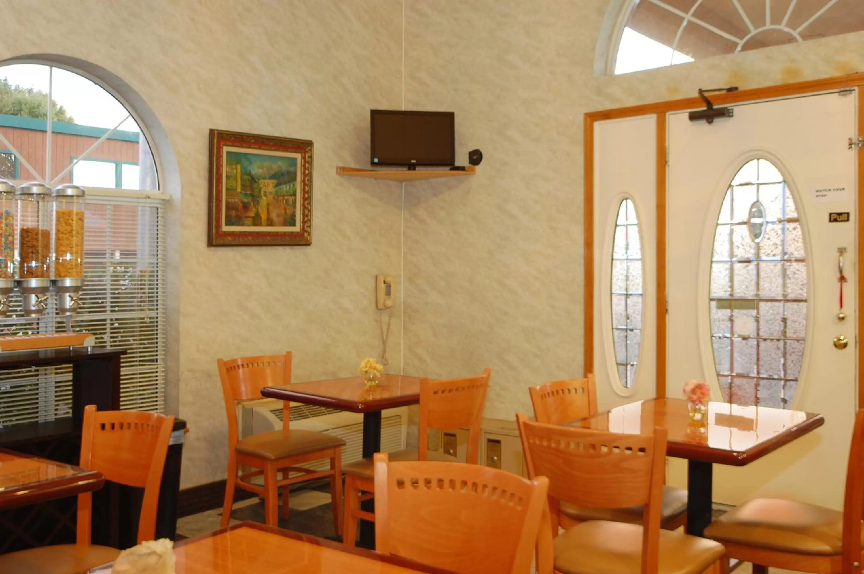 Restaurant/places to eat in Days Inn by Wyndham Bishop