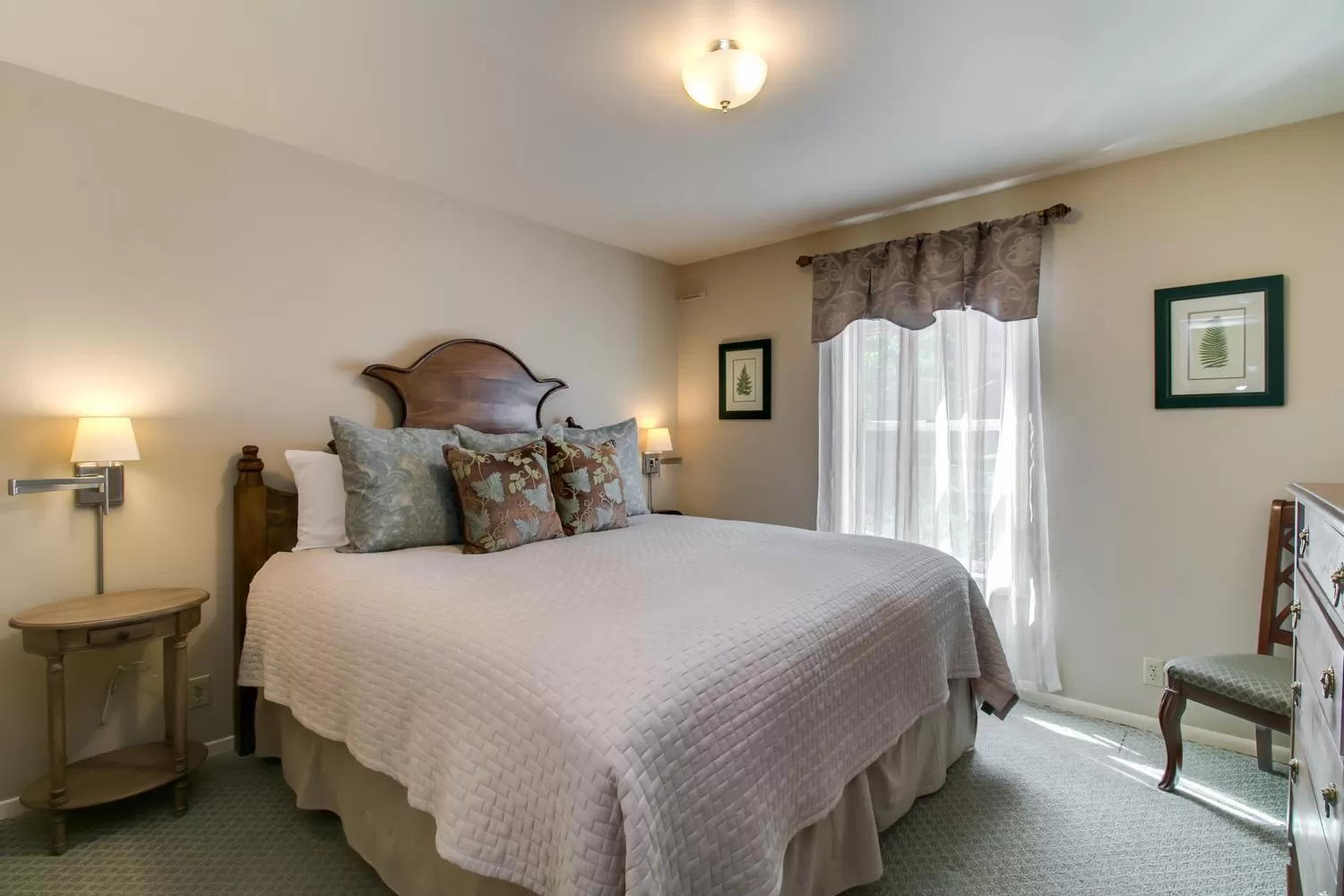 Bed in Winchester Inn