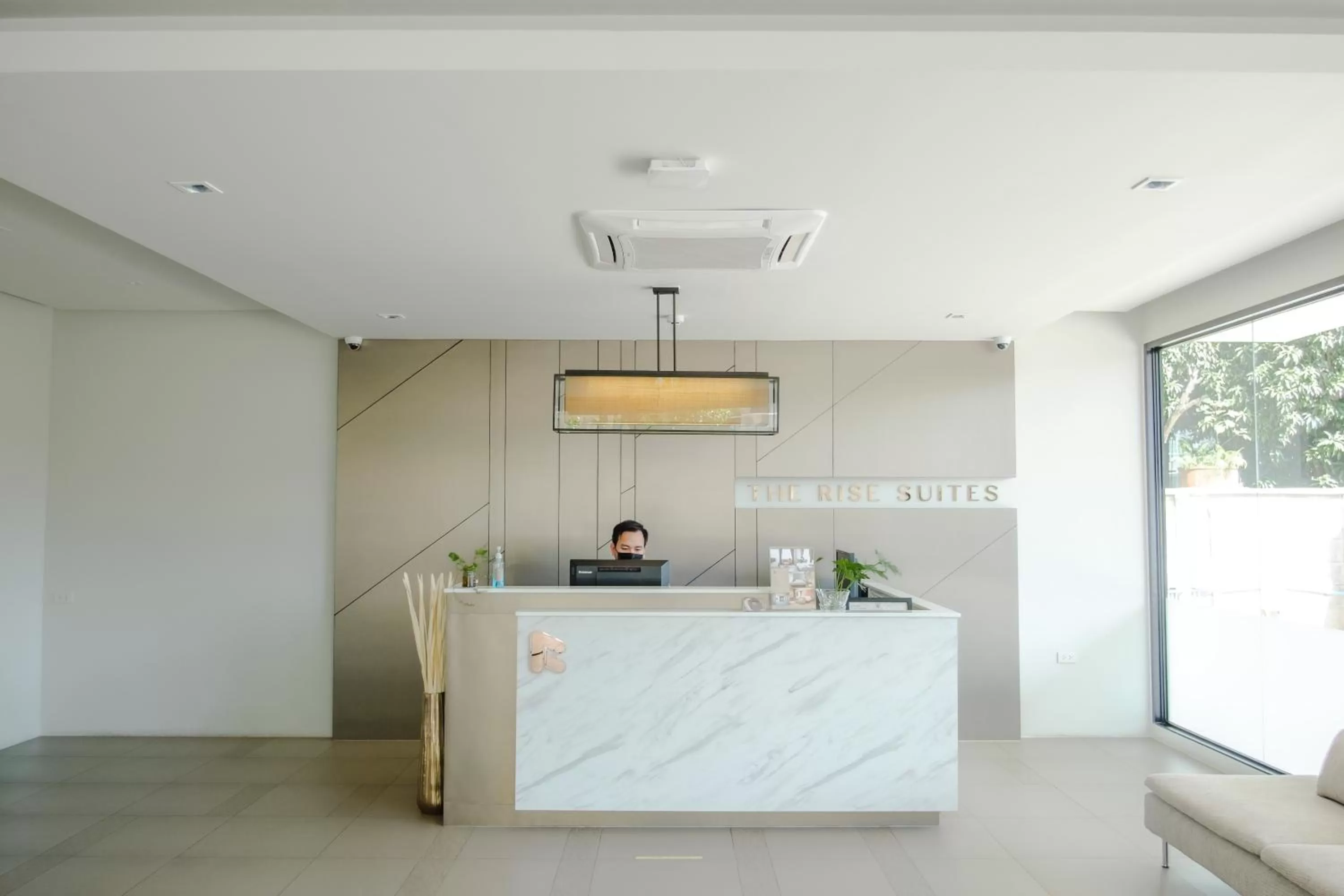 Lobby or reception in The Rise Suites Hotel, Chiang Mai - SHA Extra Plus
