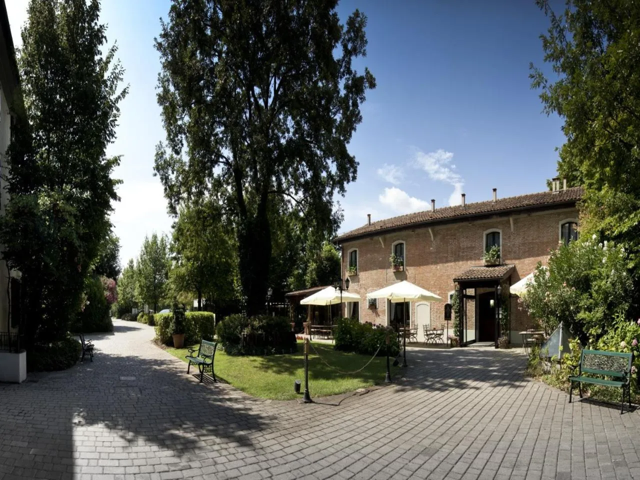 Garden in Savoia Hotel Country House Bologna