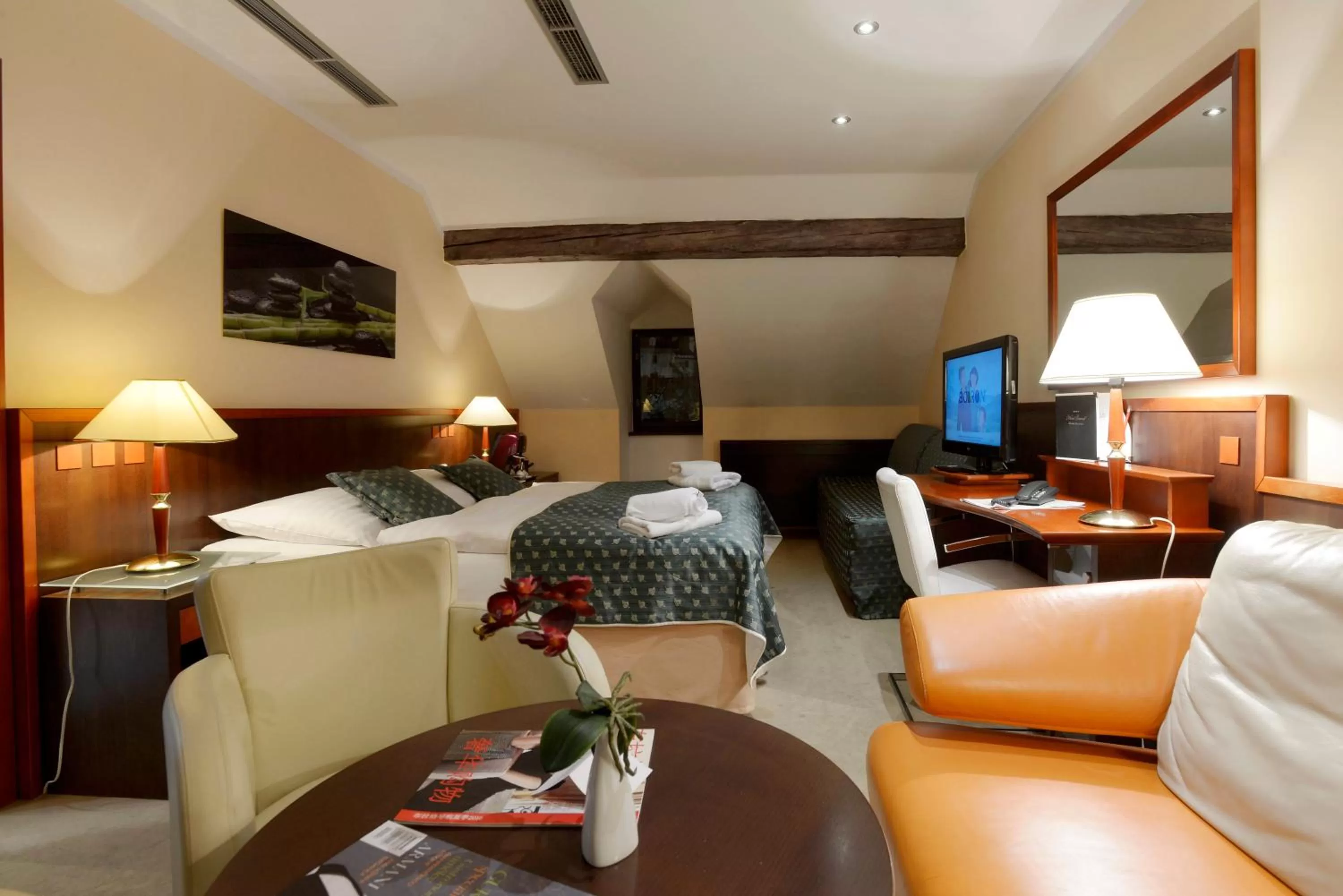 Bedroom, Bed in Hotel Grand