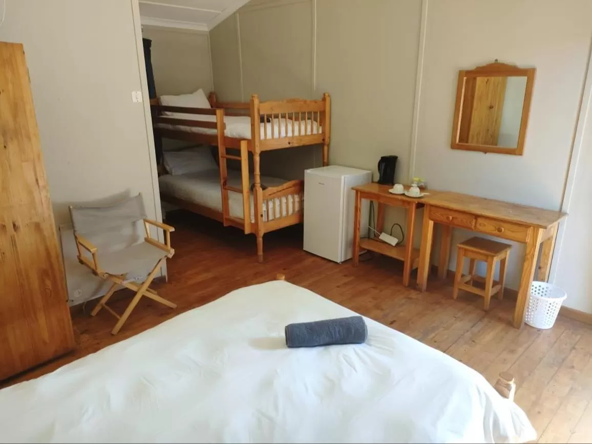 Bed, Bunk Bed in Blue Mountain Farm Lodge, Cabins & Cottages