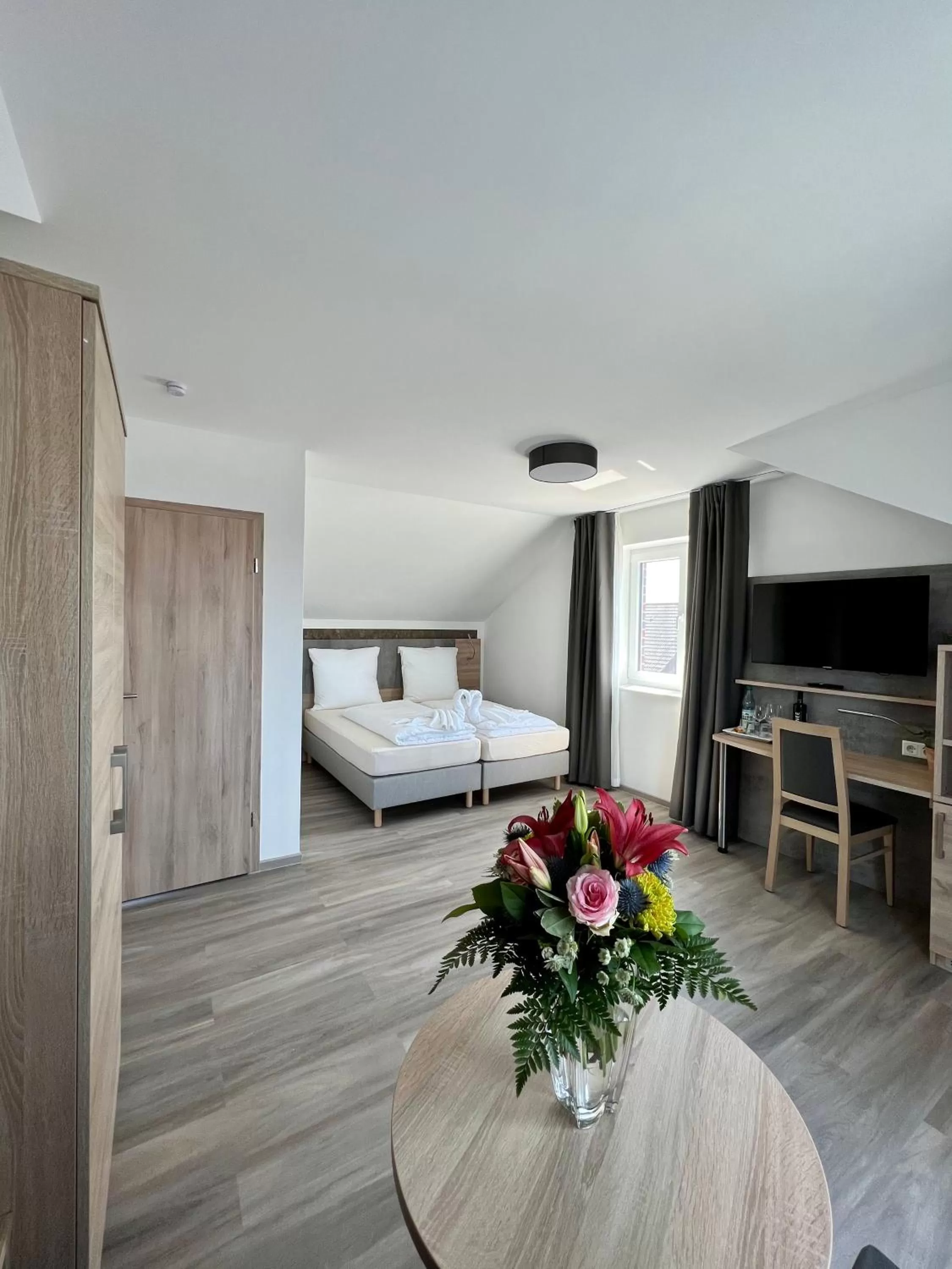 Photo of the whole room, Bed in Hotel Ocean