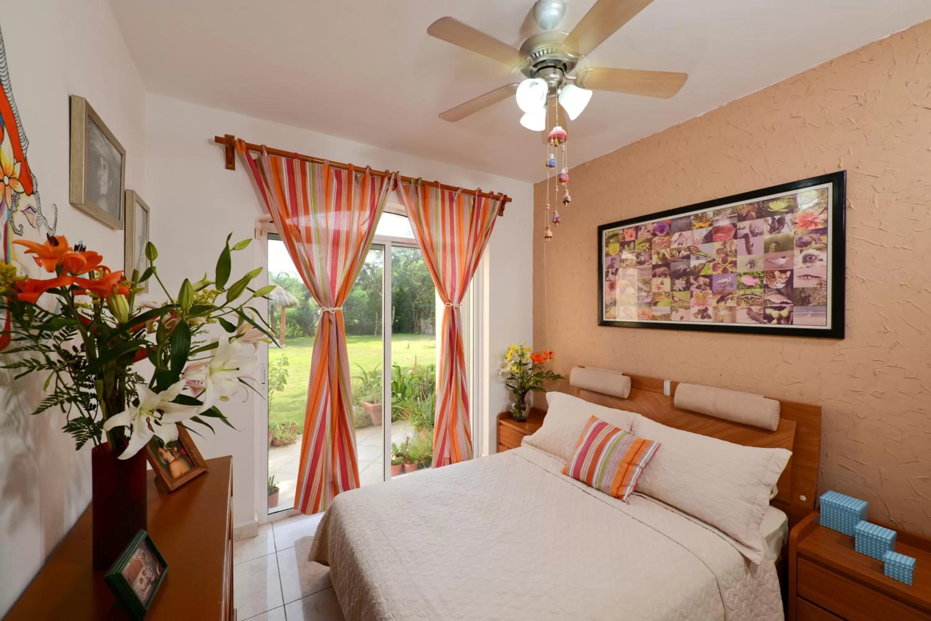 Photo of the whole room, Bed in B&B Mom's House