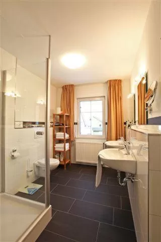 Bathroom, Bed in Hotel Restaurant Adler