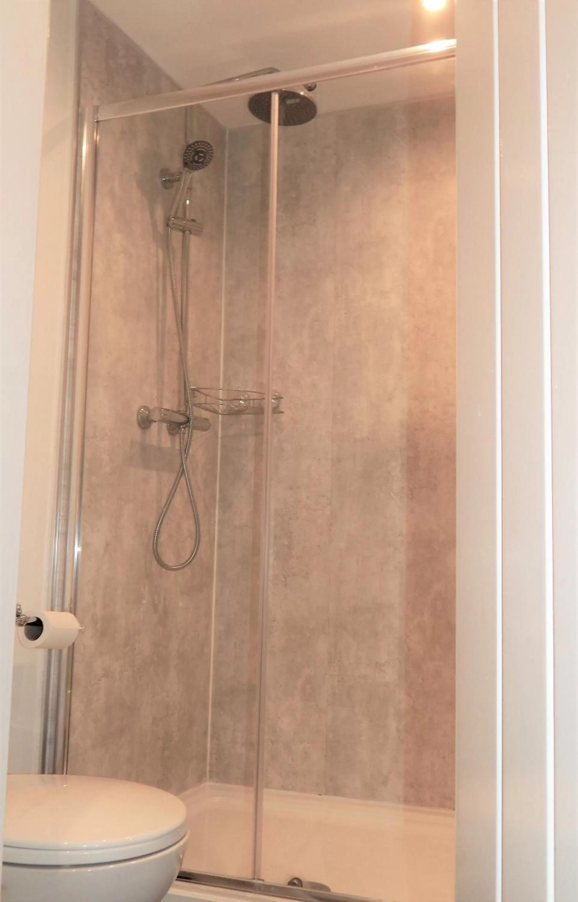 Bathroom in The Saxon Inn