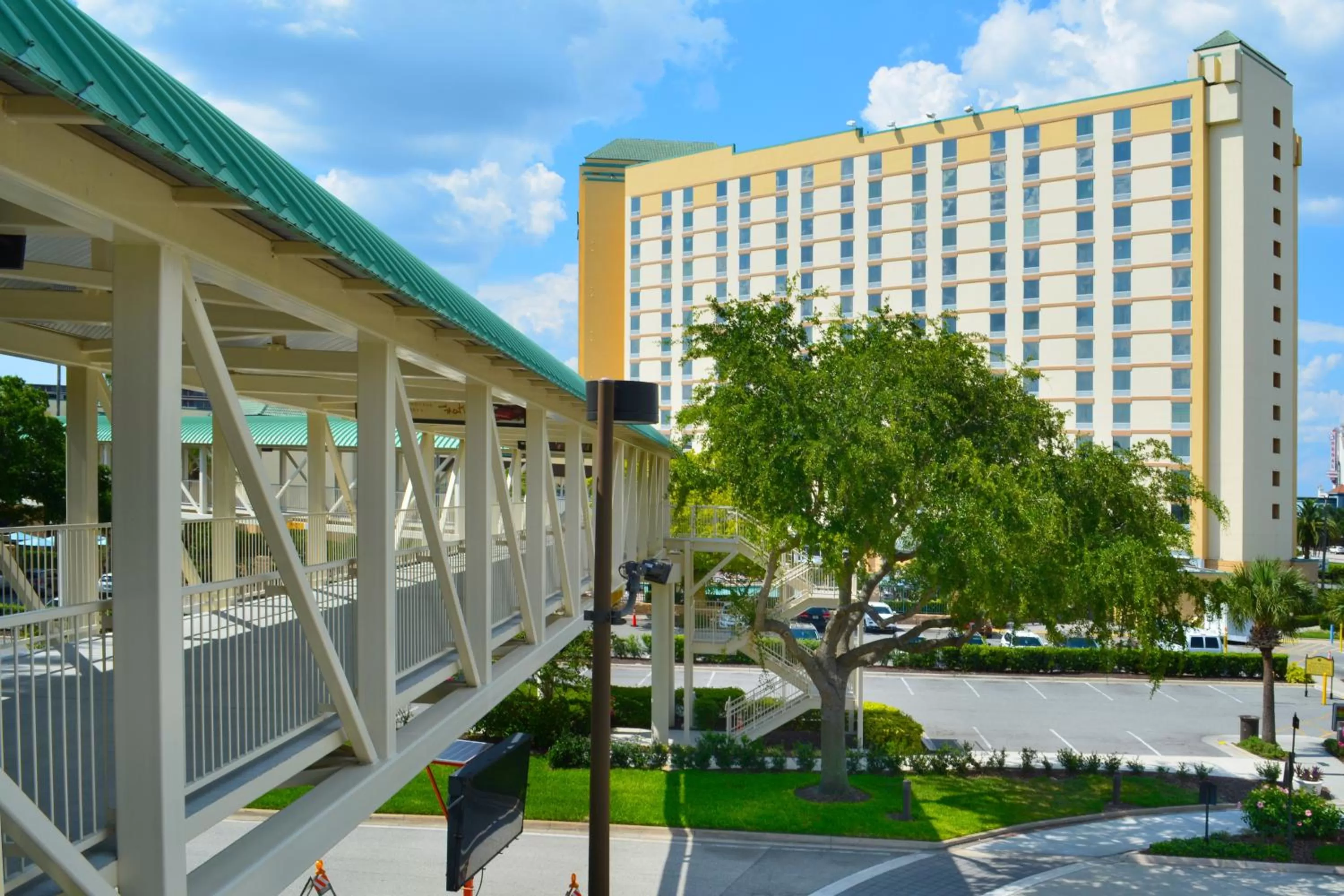 Property building in Rosen Plaza Hotel Orlando Convention Center
