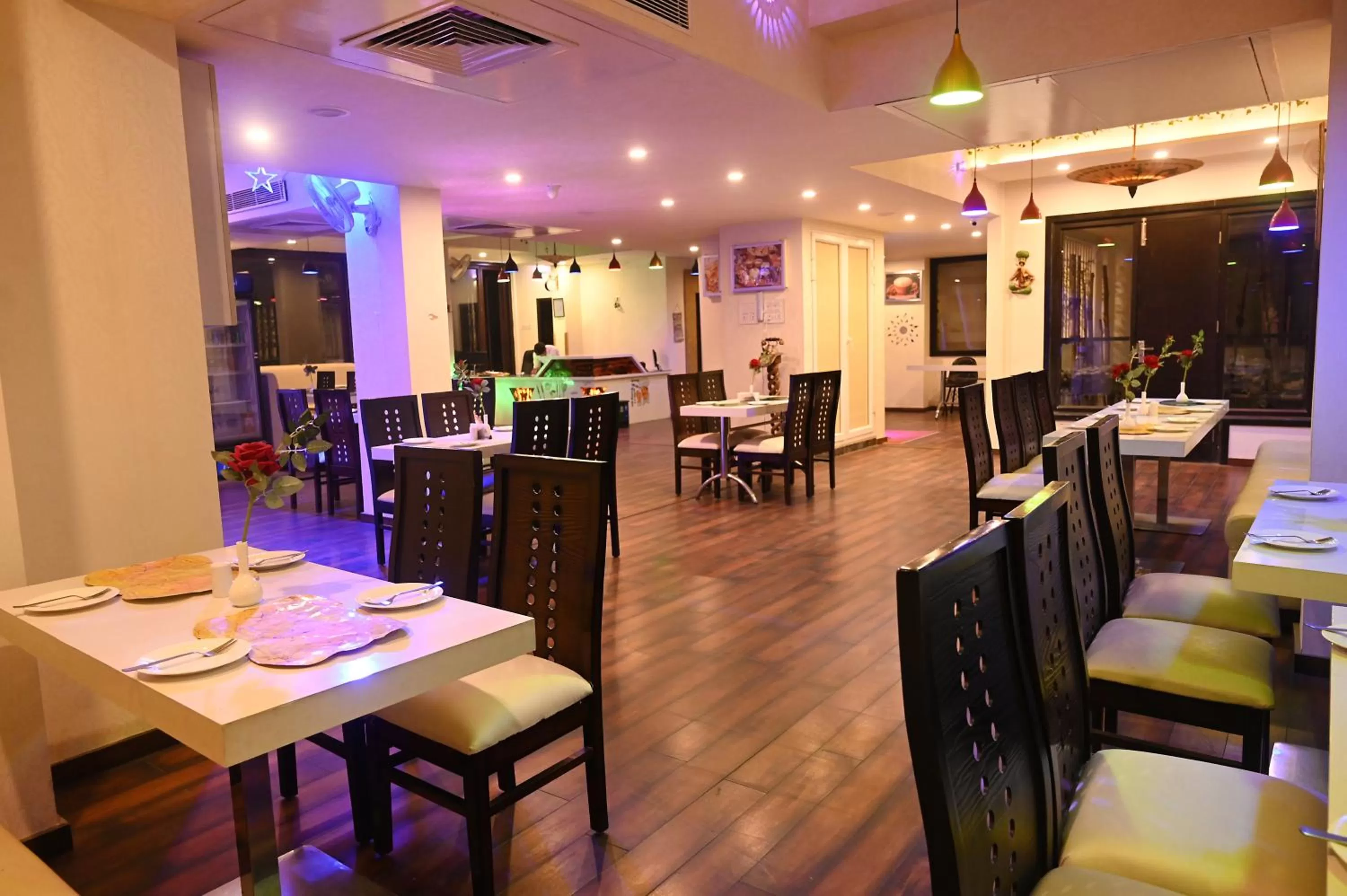 Restaurant/places to eat in Hotel Heritage Inn at Assi Ghat