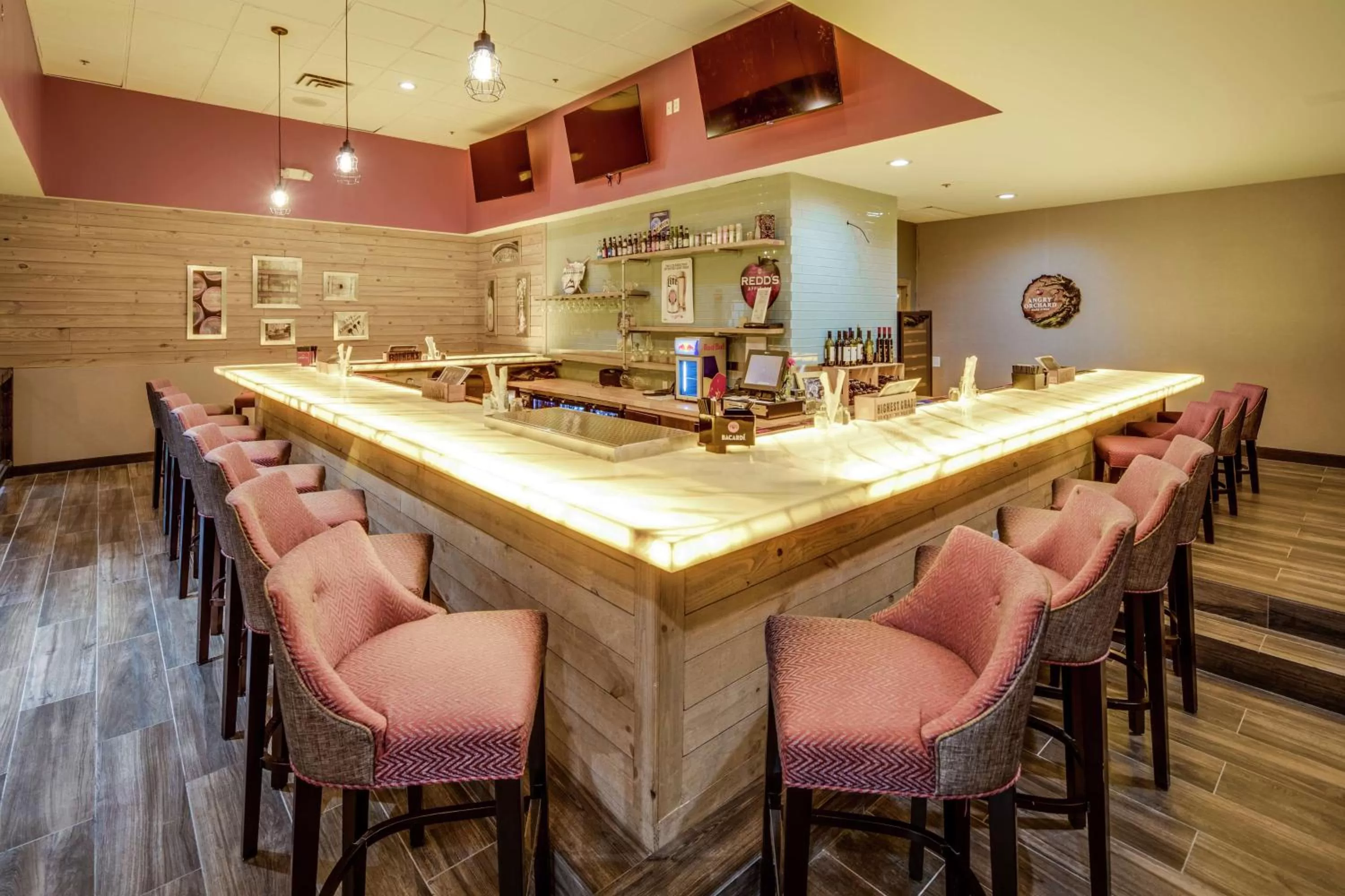 Restaurant/places to eat in DoubleTree by Hilton Huntington, WV