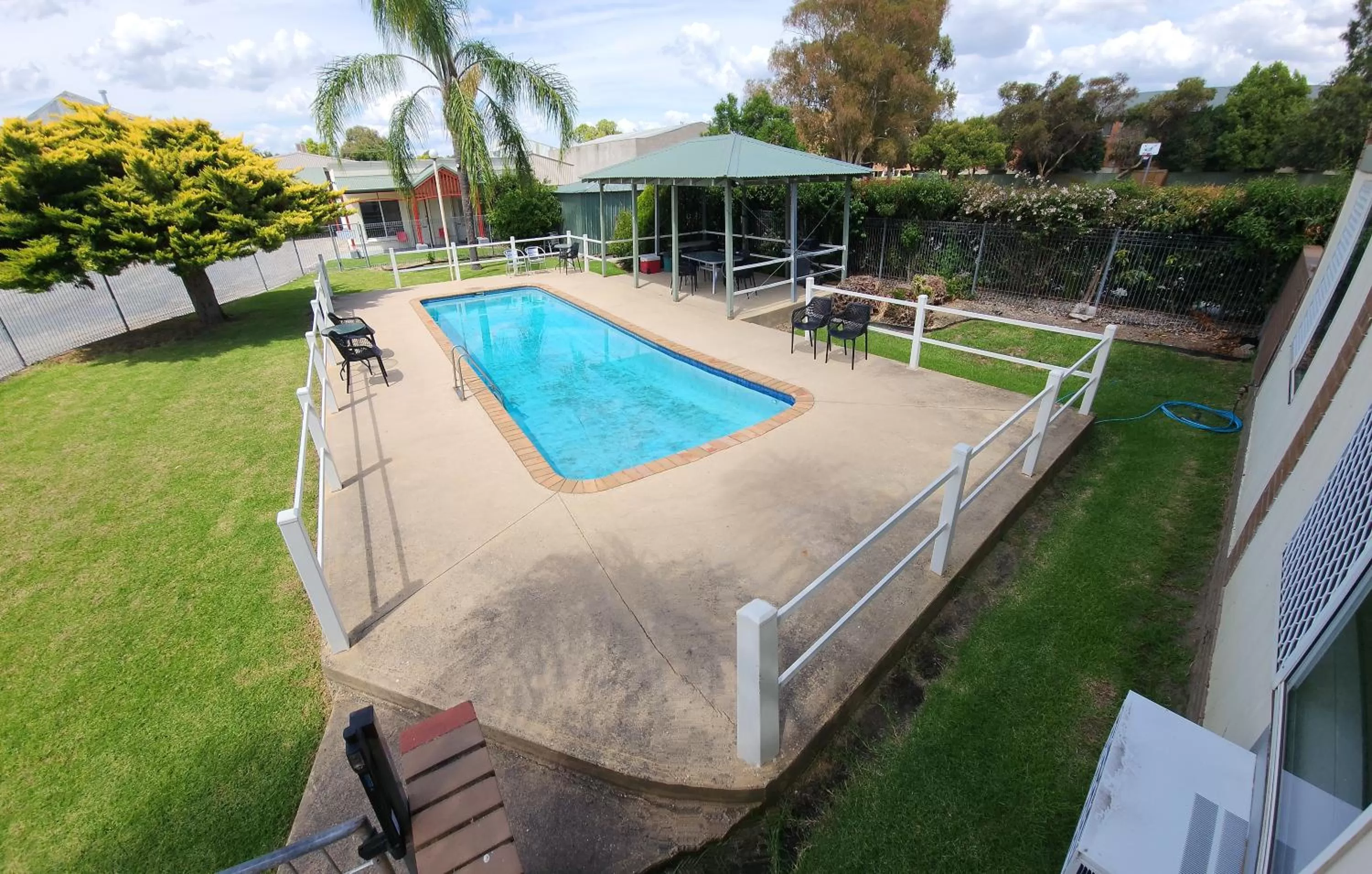 Swimming pool in Hume Inn Motel Albury CBD