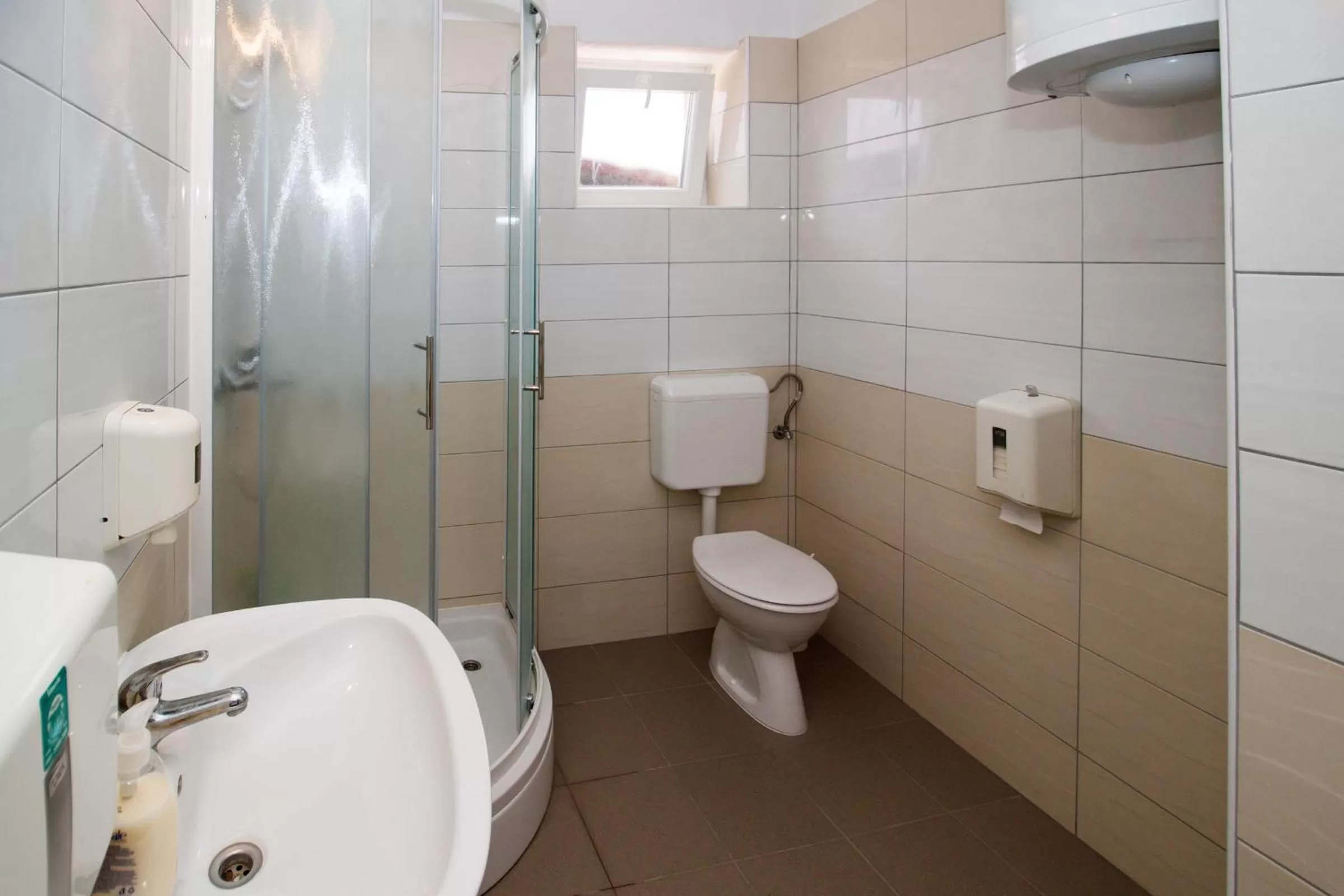 Bathroom in Motel "Tri lovca"