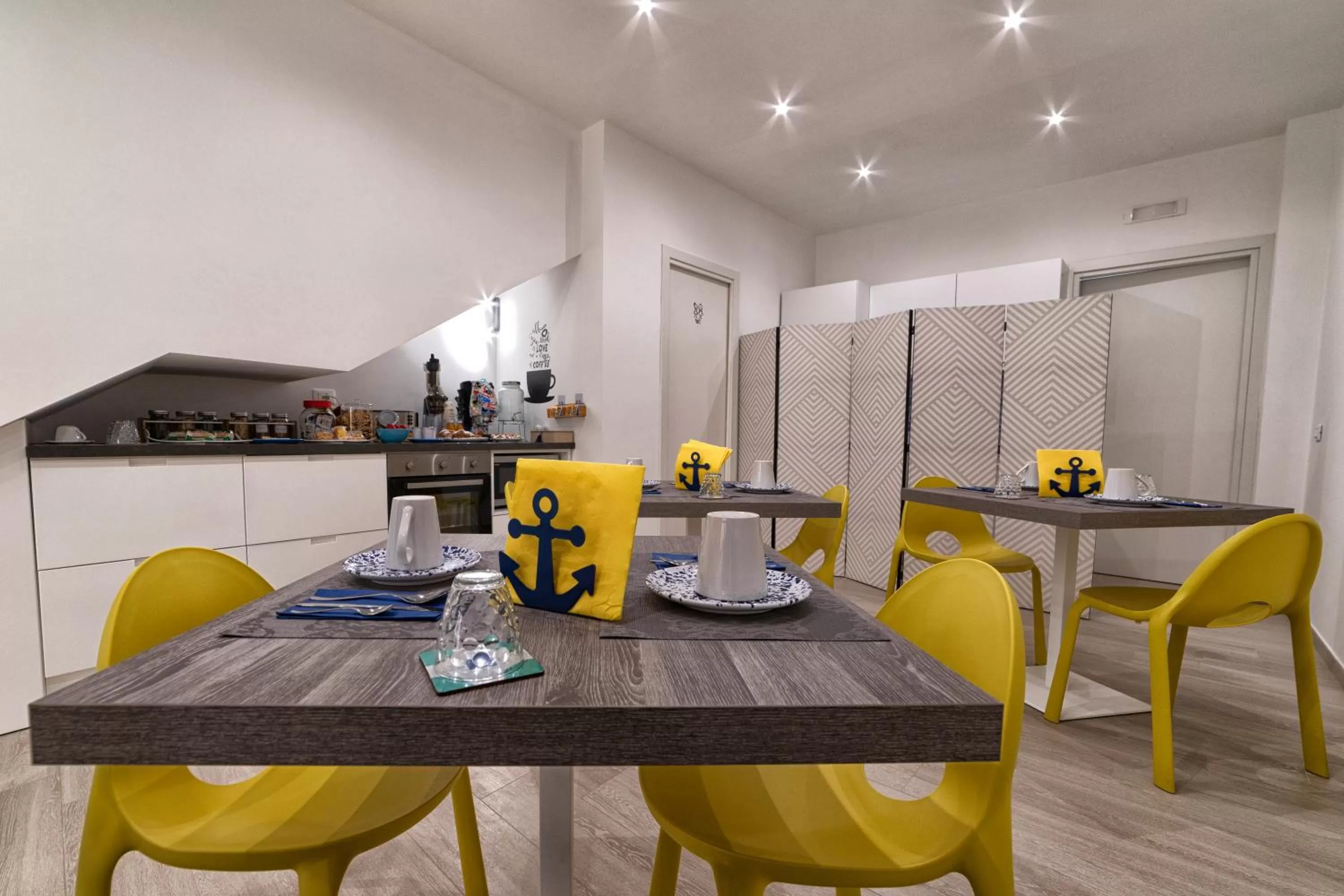 Restaurant/Places to Eat in Lo Scoglio della Formica B&B