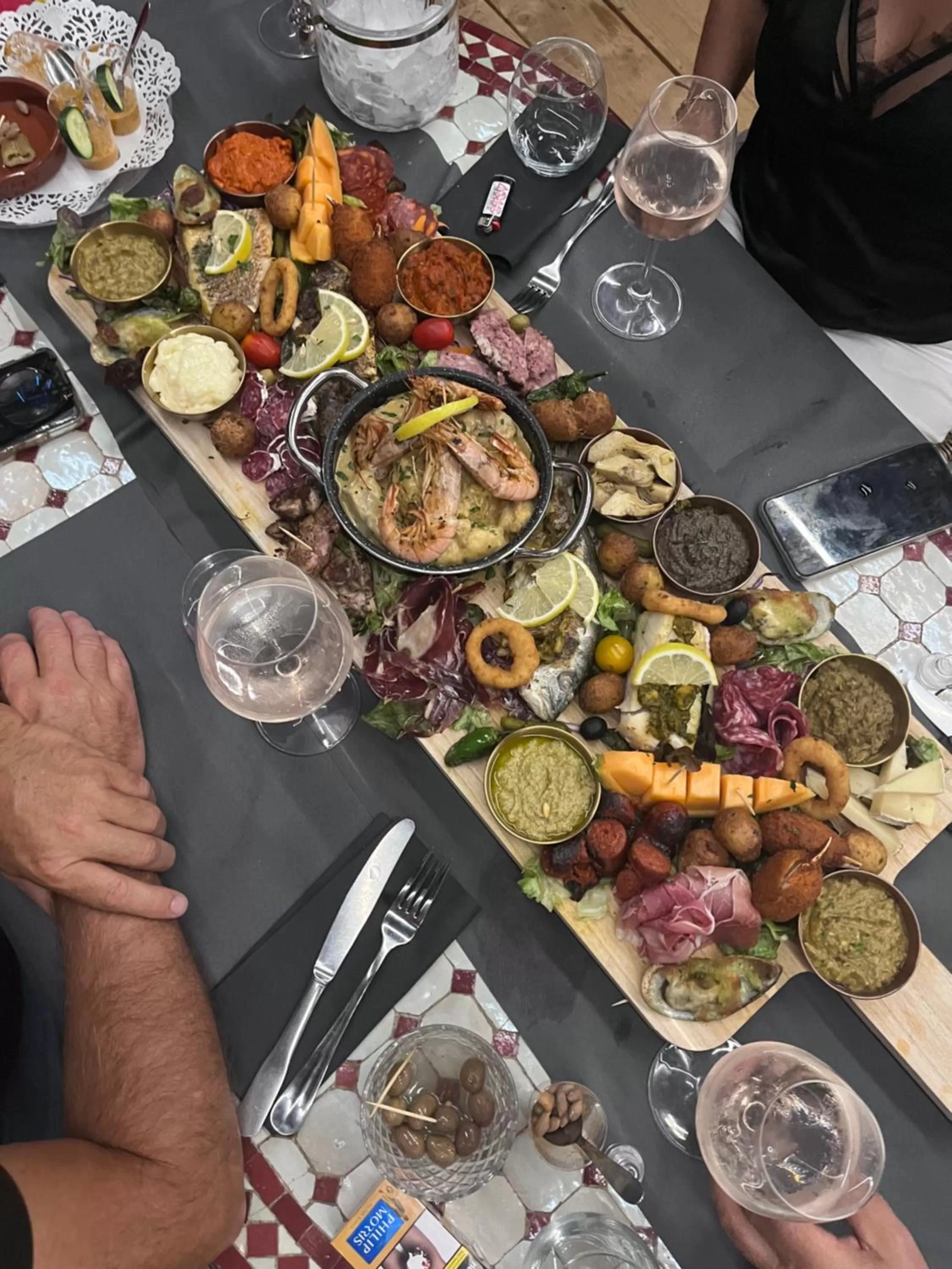 Food and drinks in Tropic Hôtel