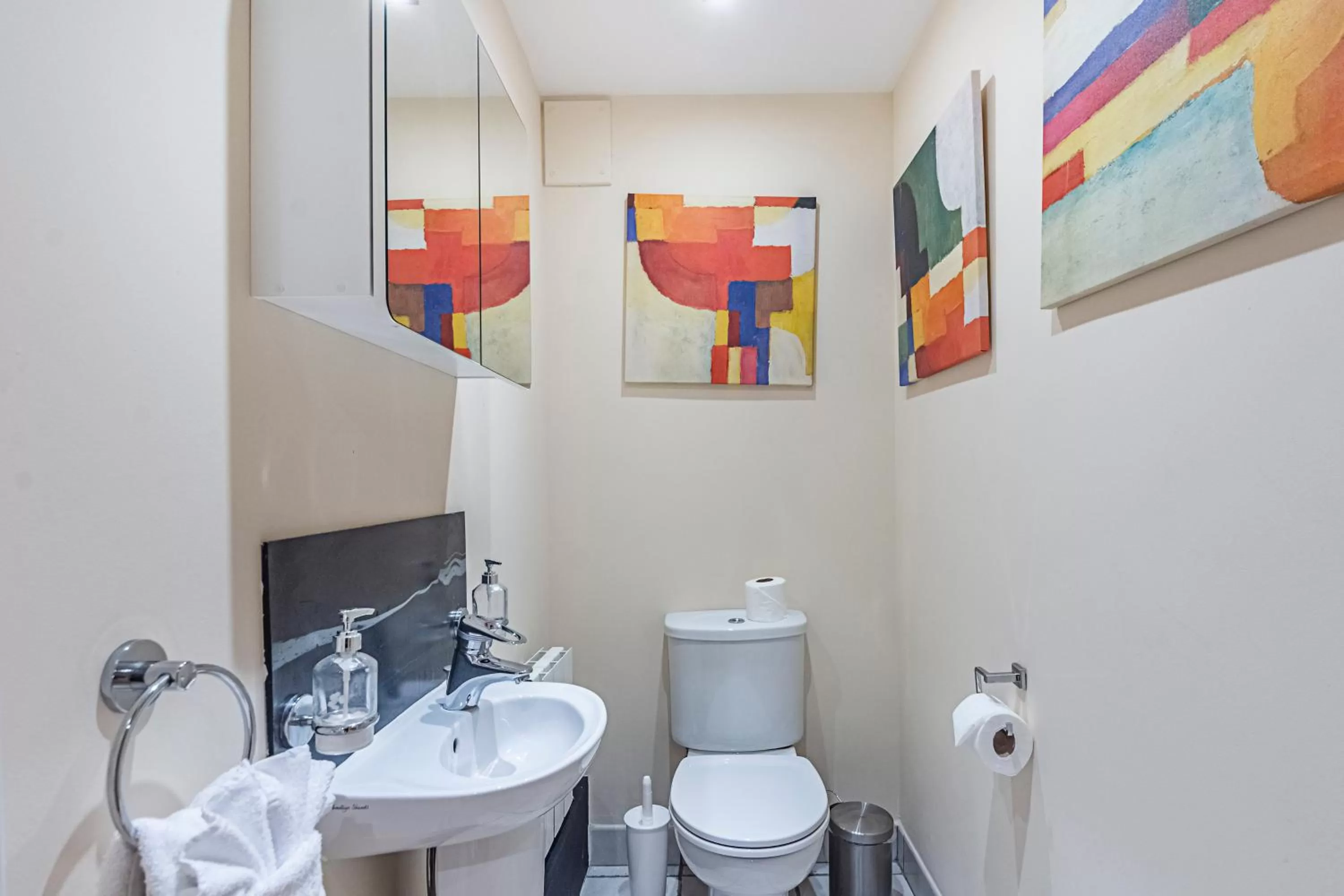 Toilet in Canary Wharf - Luxury Apartments