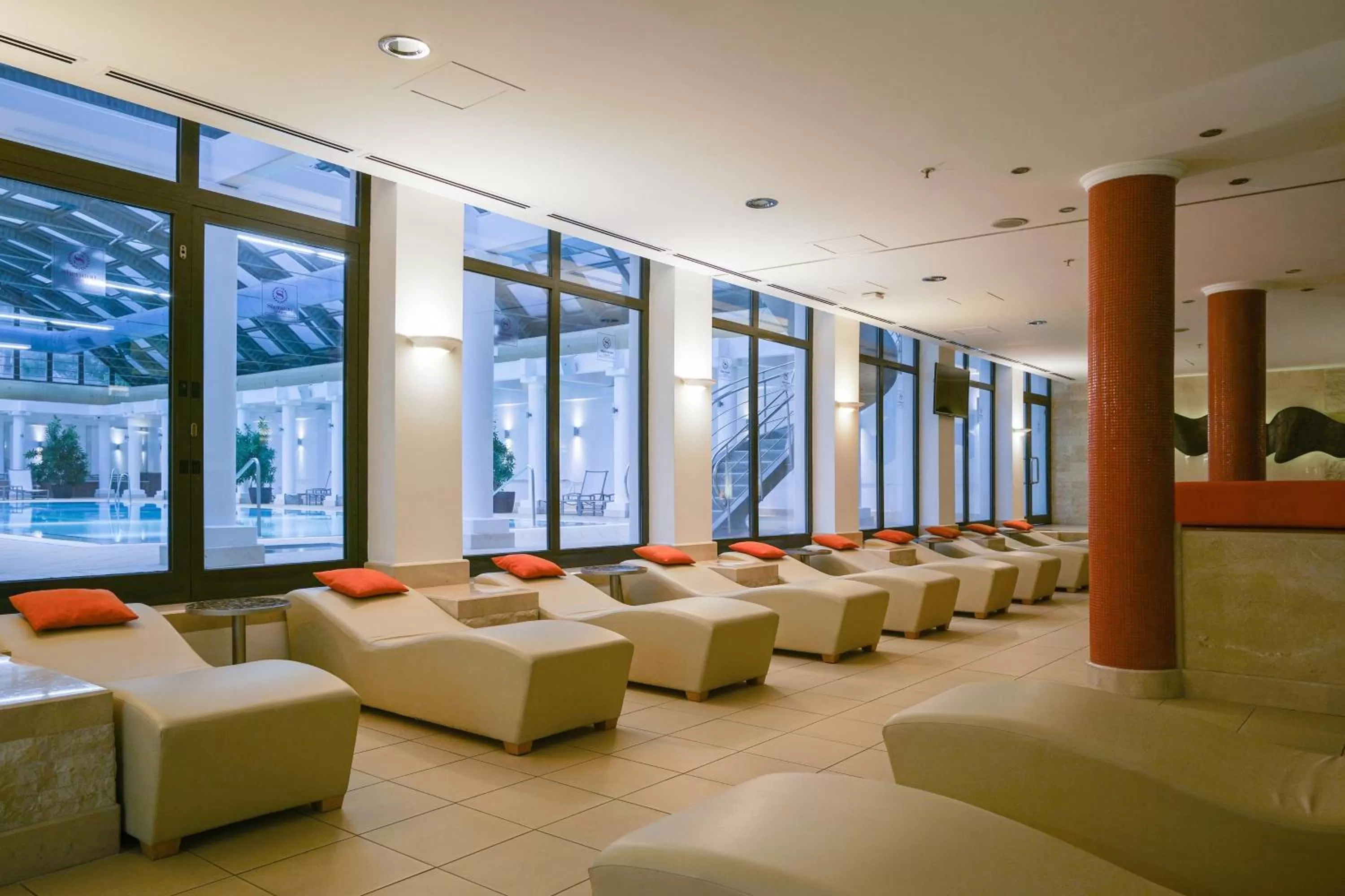 Swimming pool in Sheraton Ankara Hotel & Convention Center